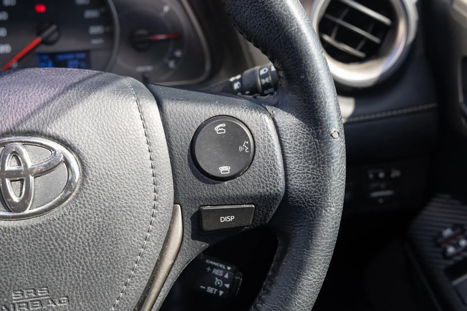 2015 Toyota RAV4 Gallery Image 12