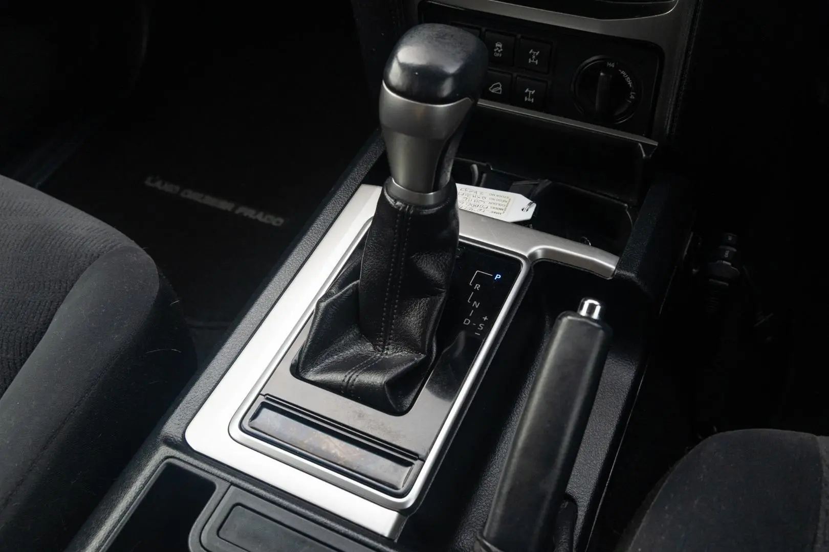 2018 Toyota Landcruiser Prado Gallery Image 16