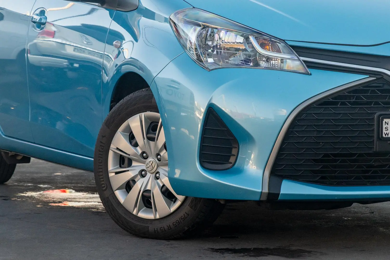 2015 Toyota Yaris Gallery Image 6