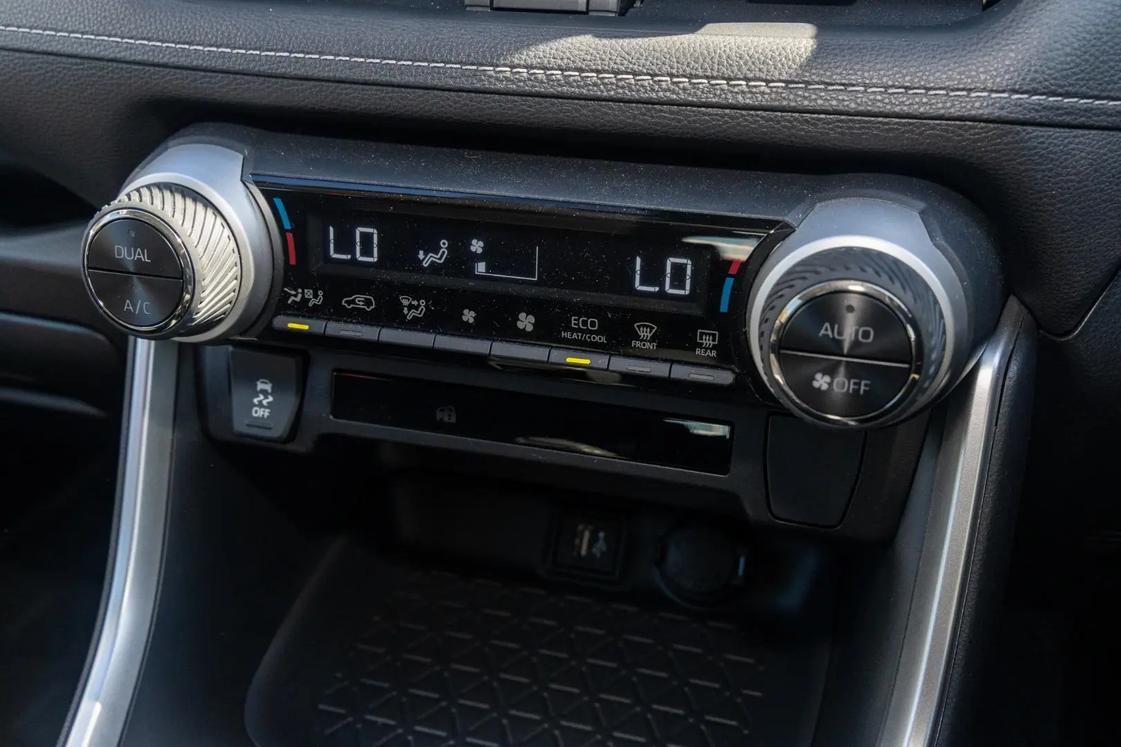 2025 Toyota RAV4 Gallery Image 17