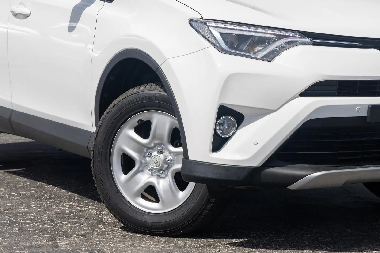 2018 Toyota RAV4 Gallery Image 6