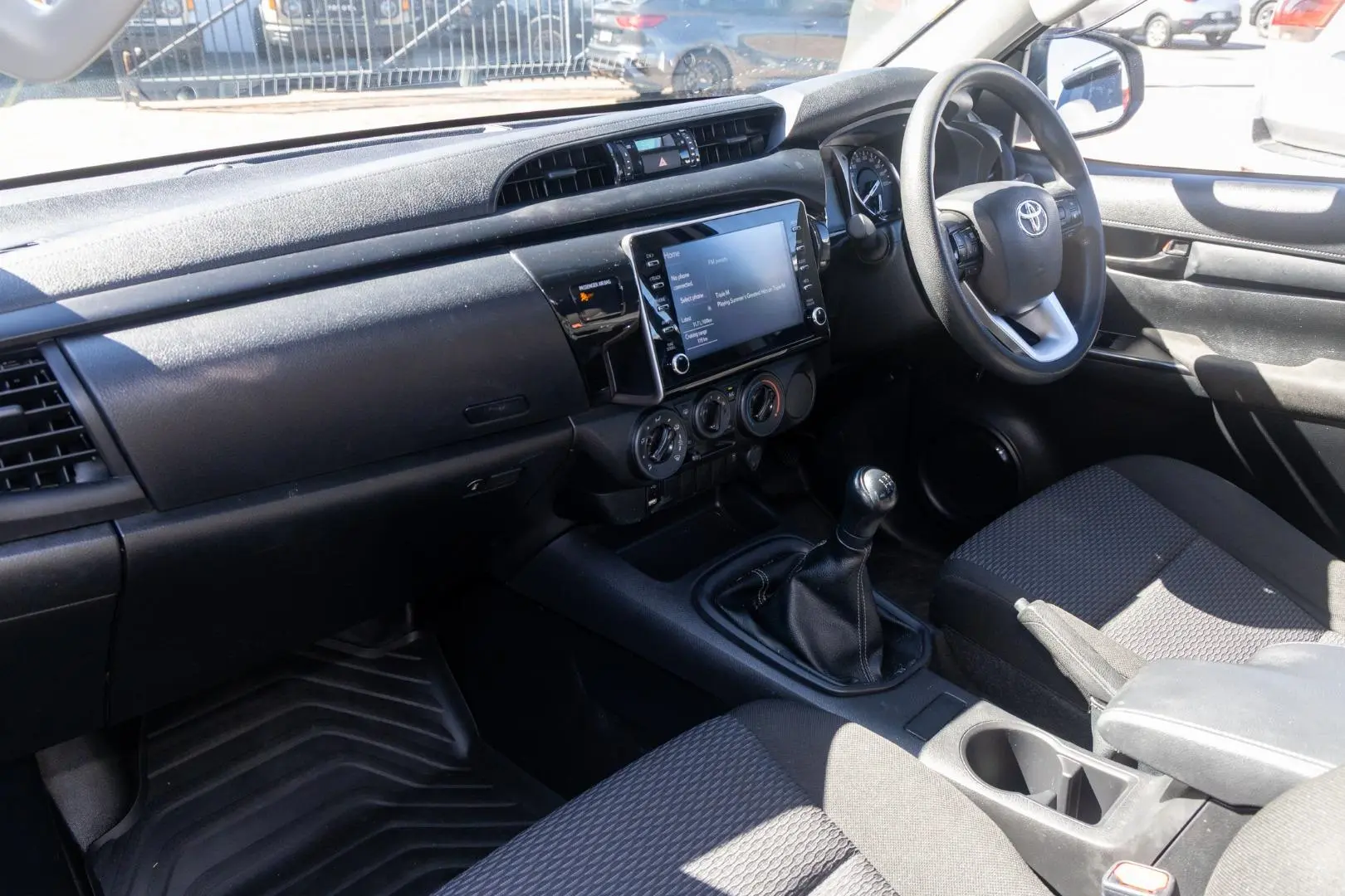 2021 Toyota Hilux Gallery Image 8