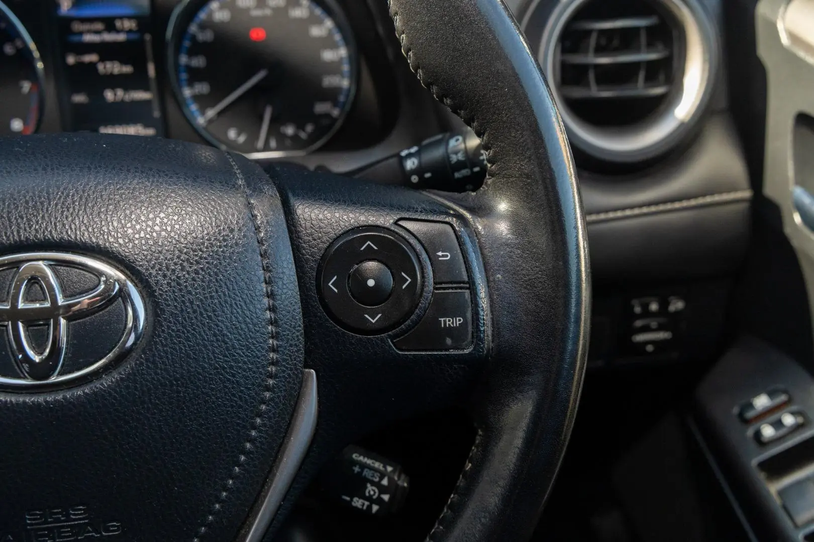 2016 Toyota RAV4 Gallery Image 12