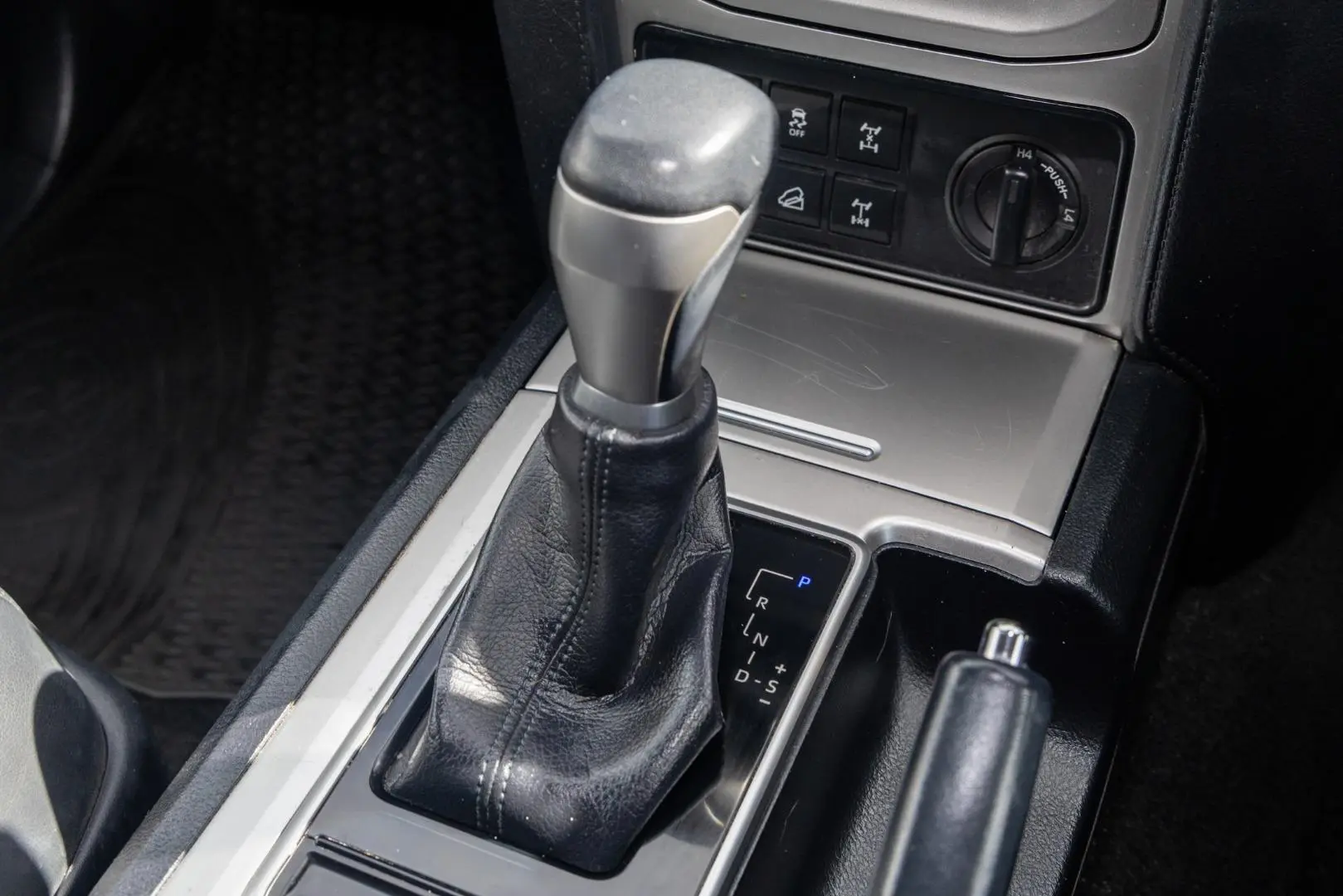 2021 Toyota Landcruiser Prado Gallery Image 17