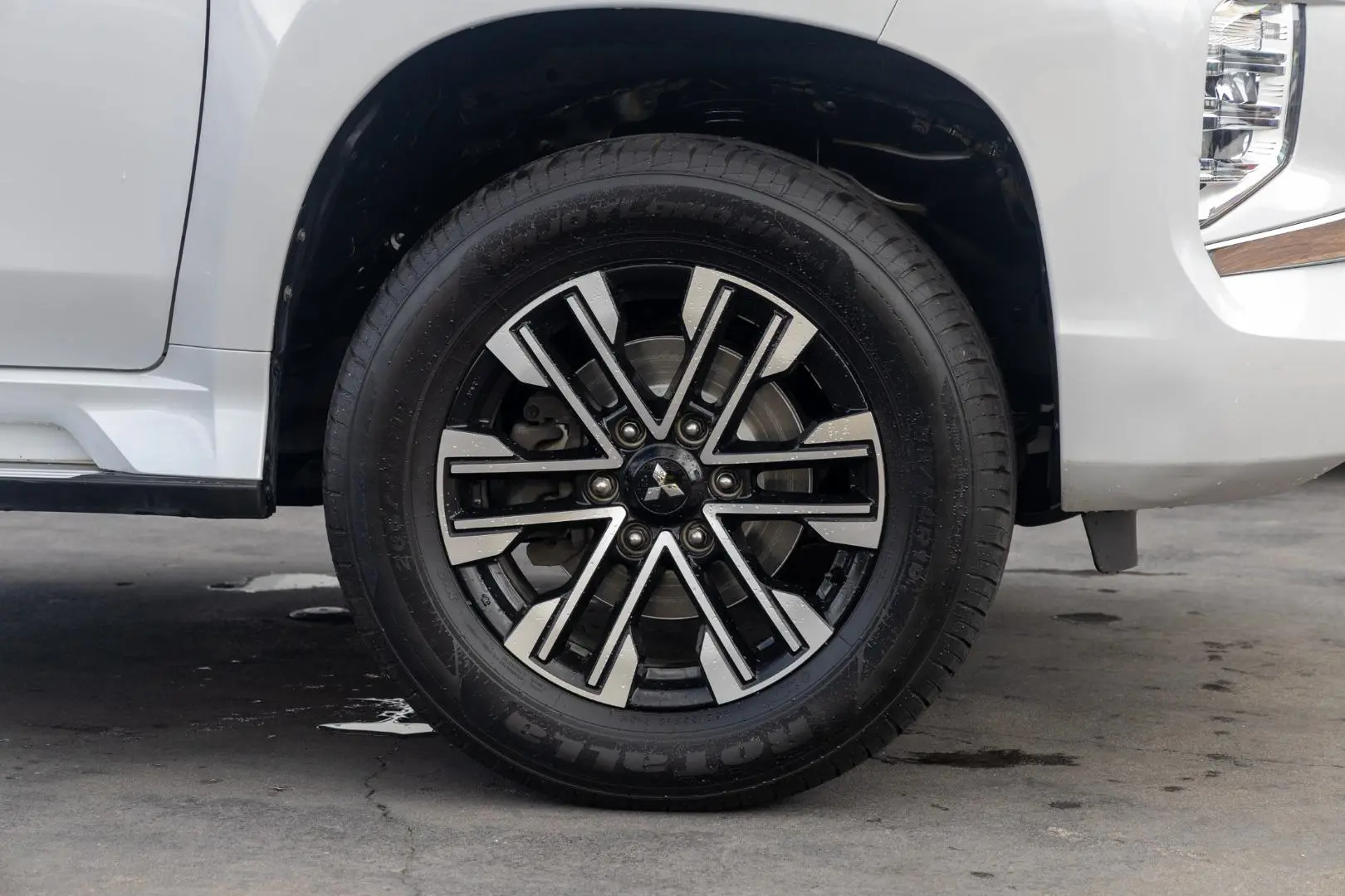 2022 Mitsubishi Pajero Sport Gallery Image 24