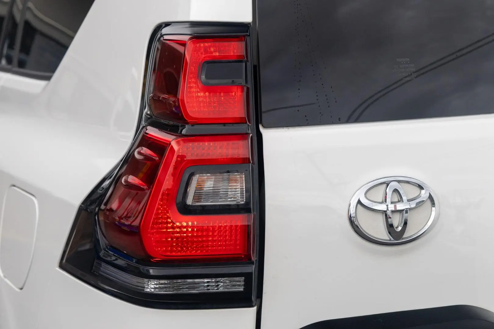 2021 Toyota Landcruiser Prado Gallery Image 19