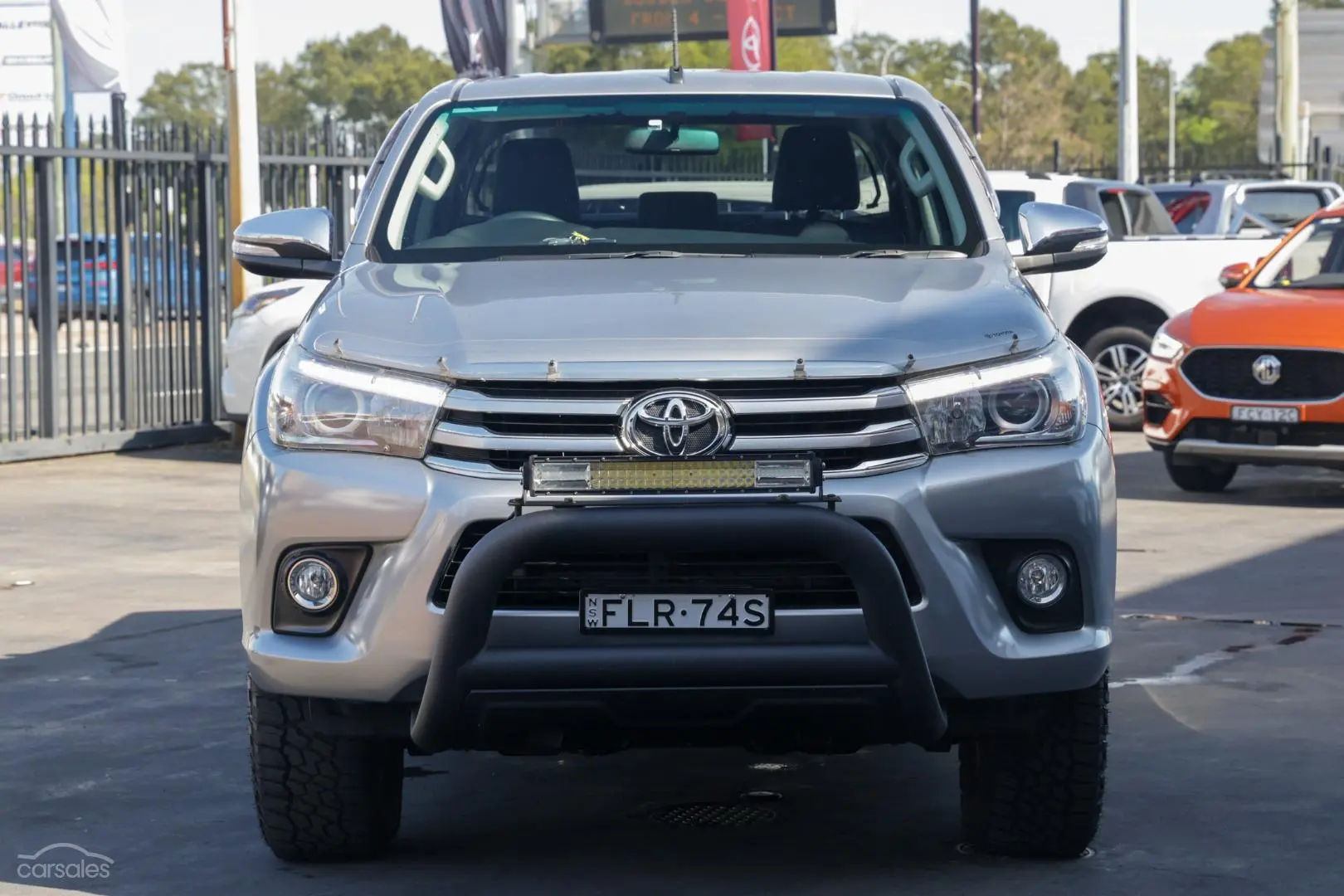 2017 Toyota Hilux Image 4