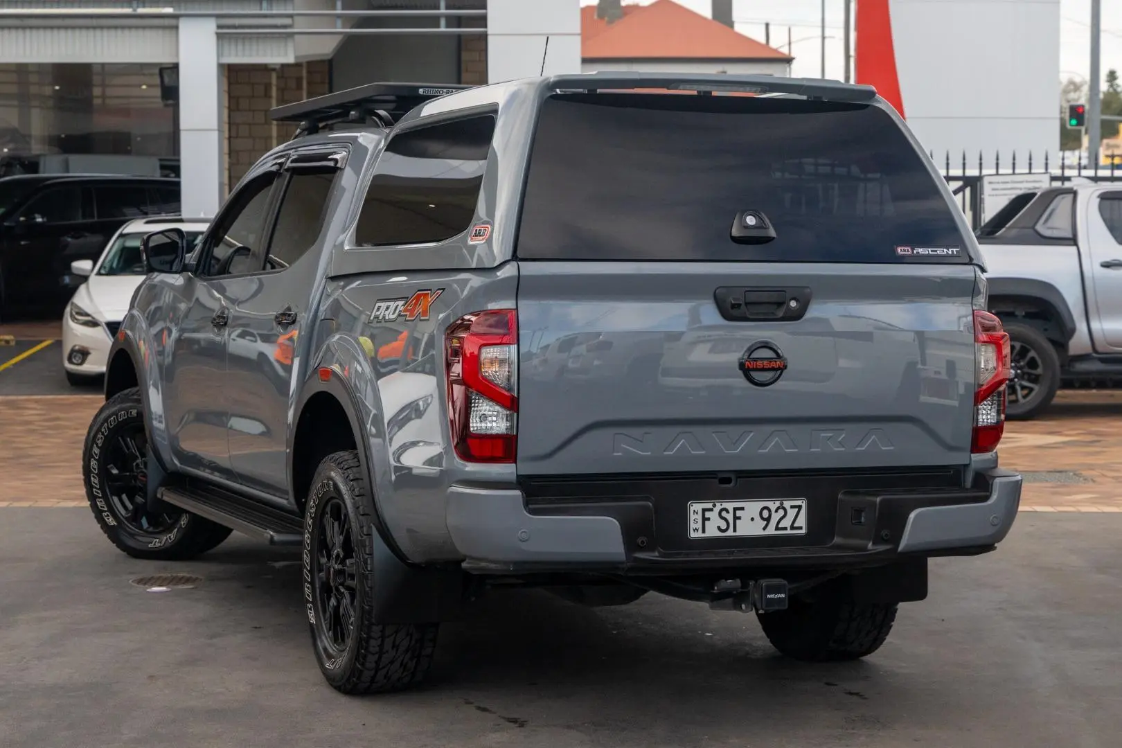 2021 Nissan Navara Gallery Image 2