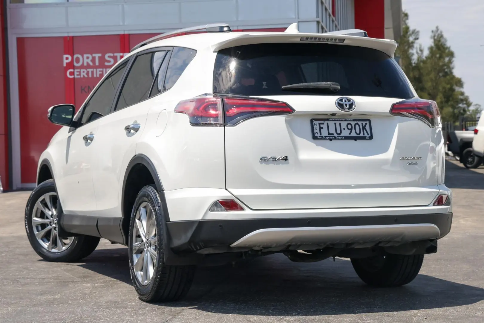 2016 Toyota Rav4 Gallery Image 2