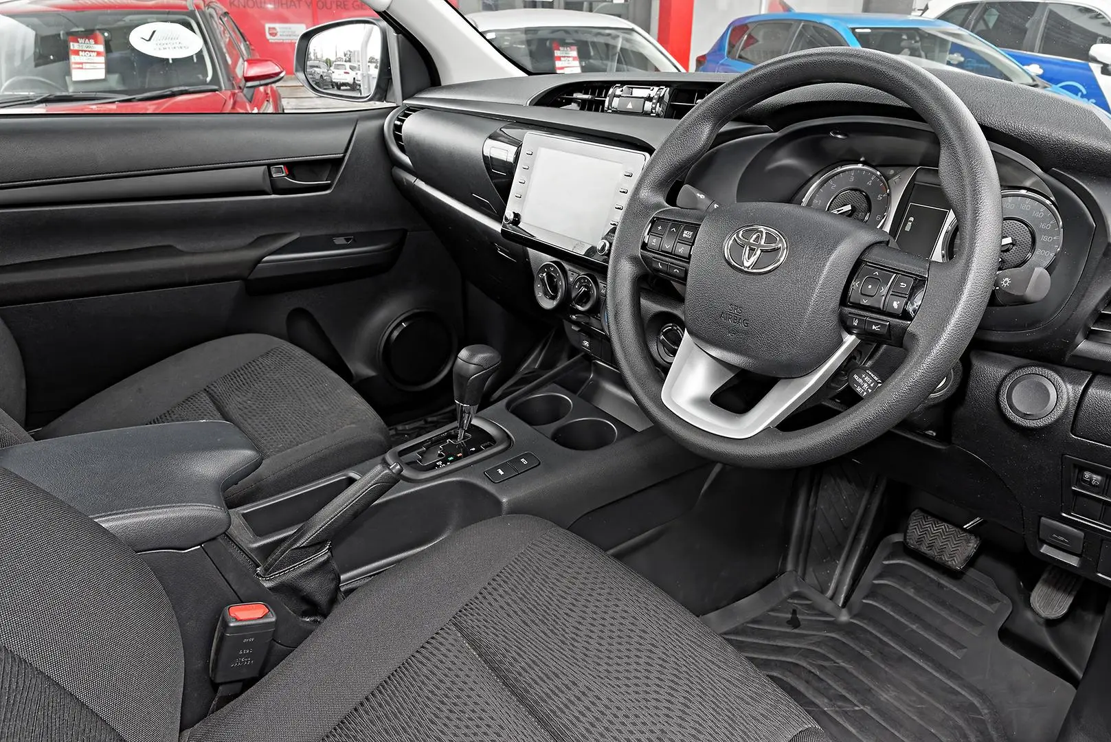 2025 Toyota Hilux Gallery Image 7