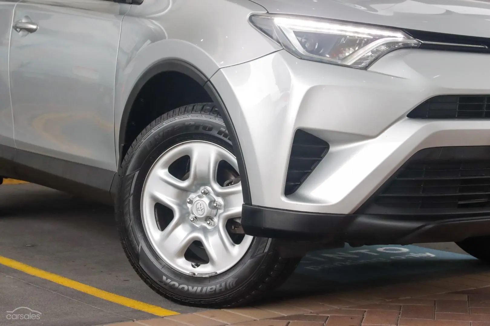 2016 Toyota RAV4 Image 6