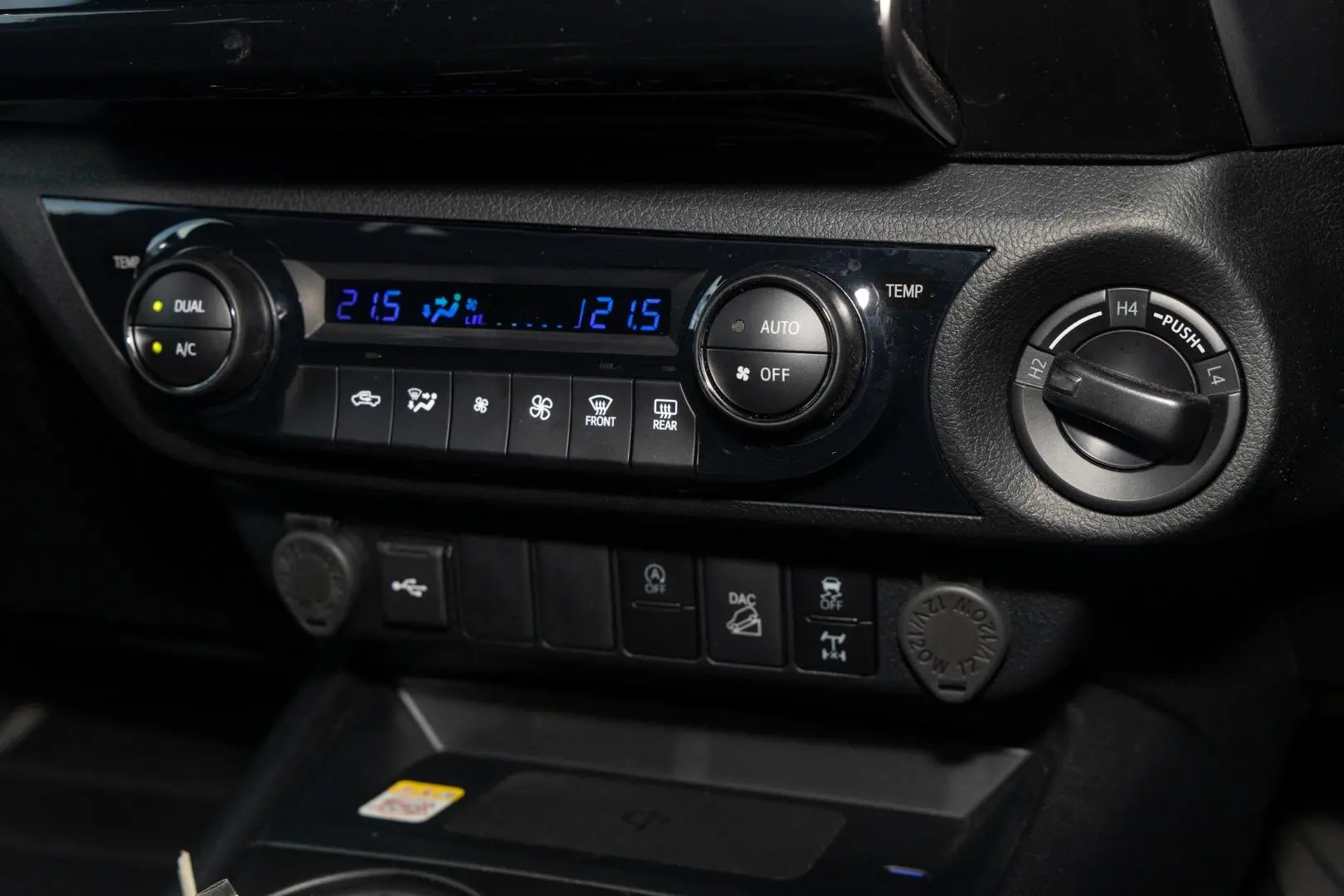 2024 Toyota Hilux Gallery Image 16
