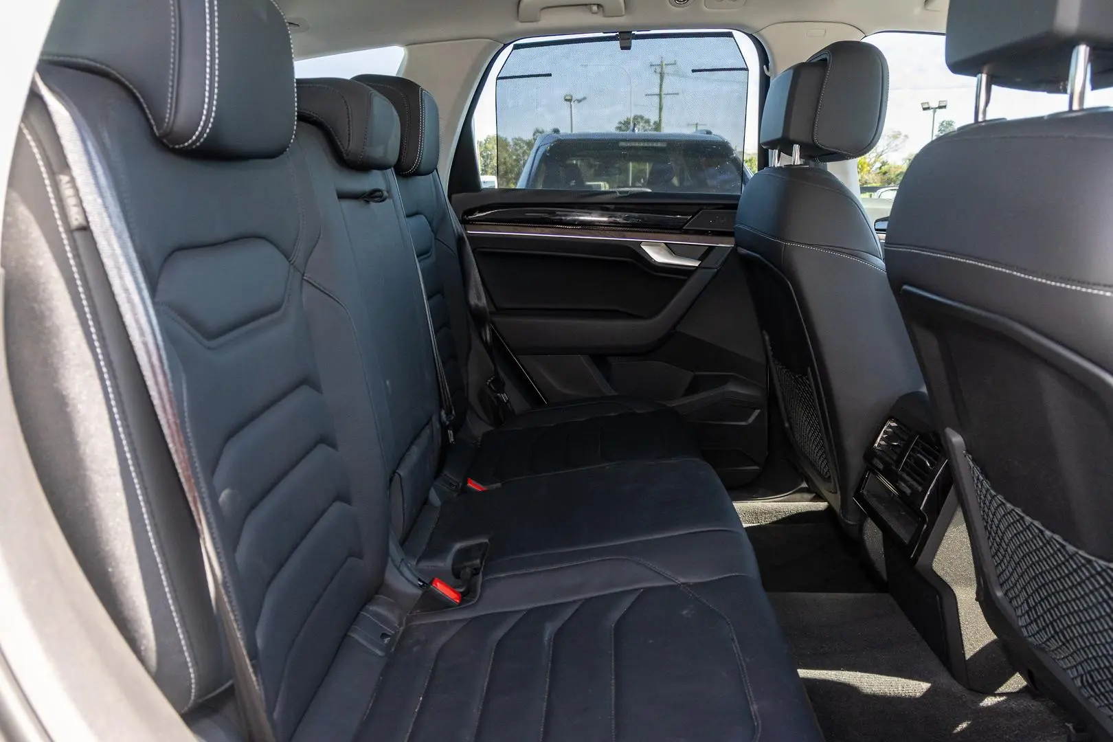 2024 Volkswagen Touareg Gallery Image 9