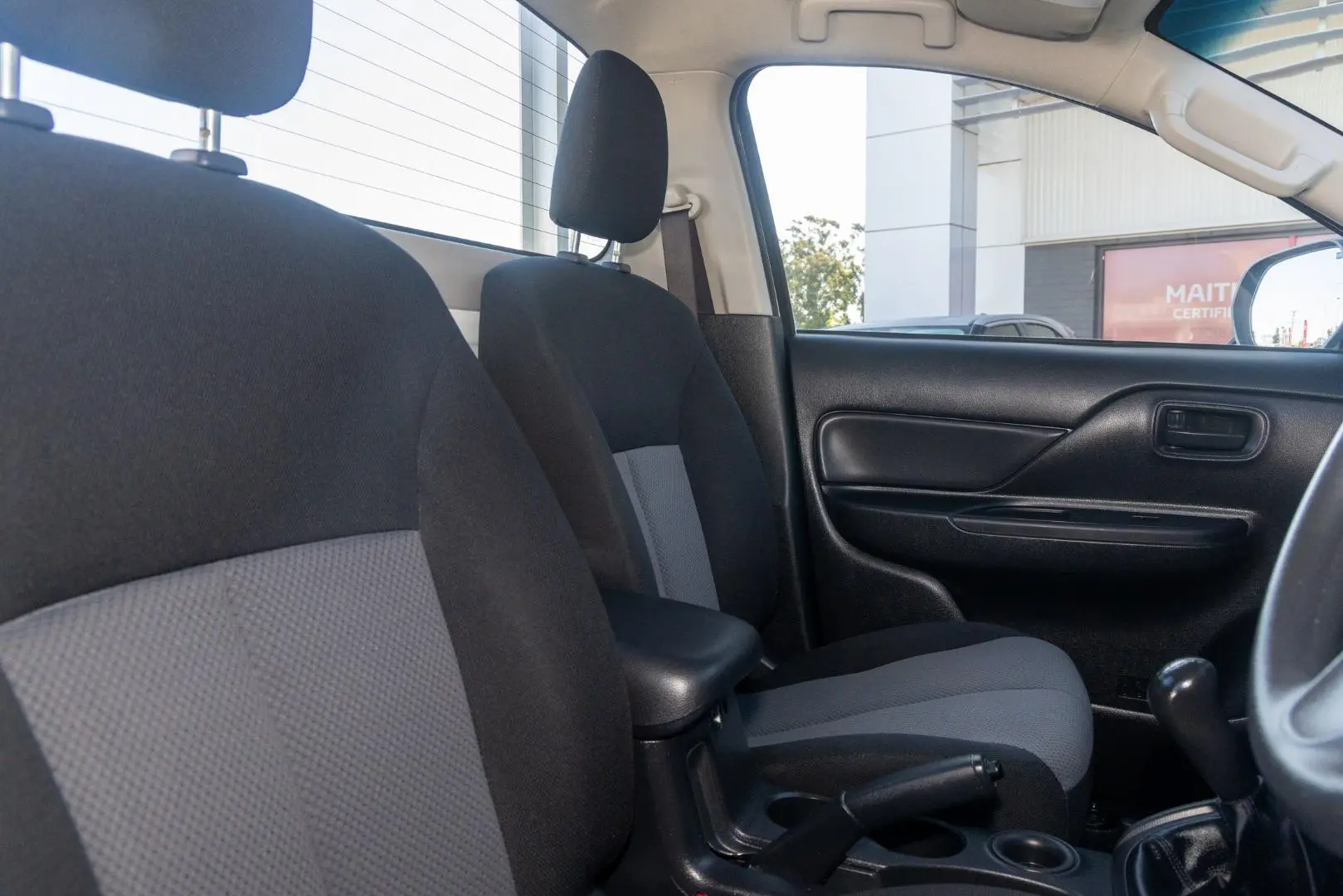 2021 Mitsubishi Triton Gallery Image 9