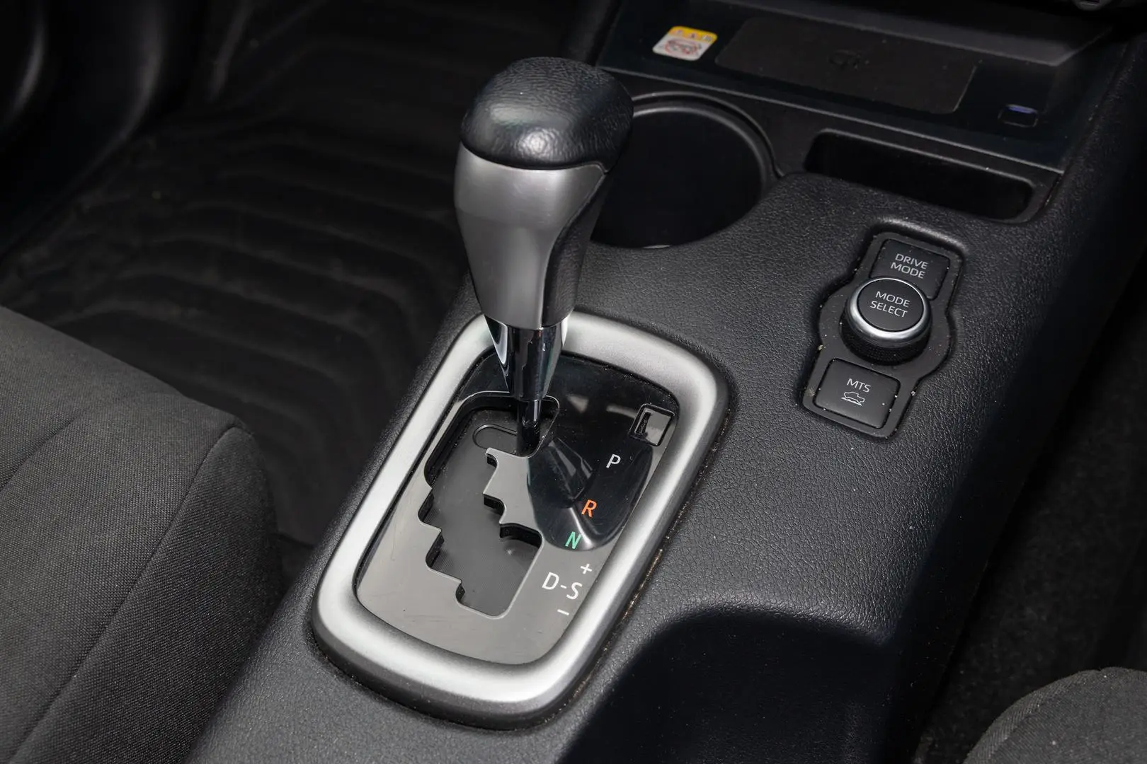 2024 Toyota Hilux Gallery Image 17