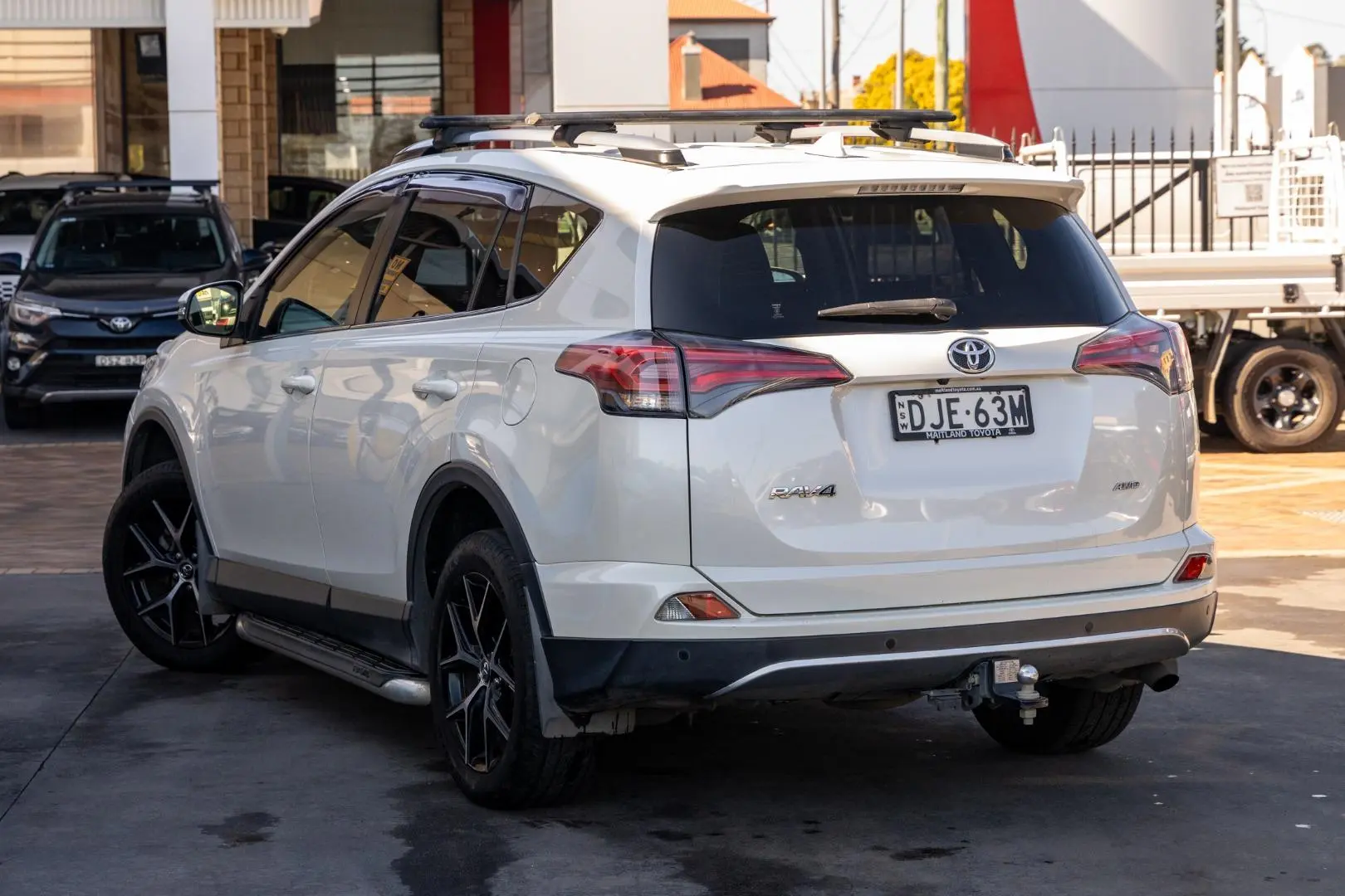 2016 Toyota RAV4 Gallery Image 2