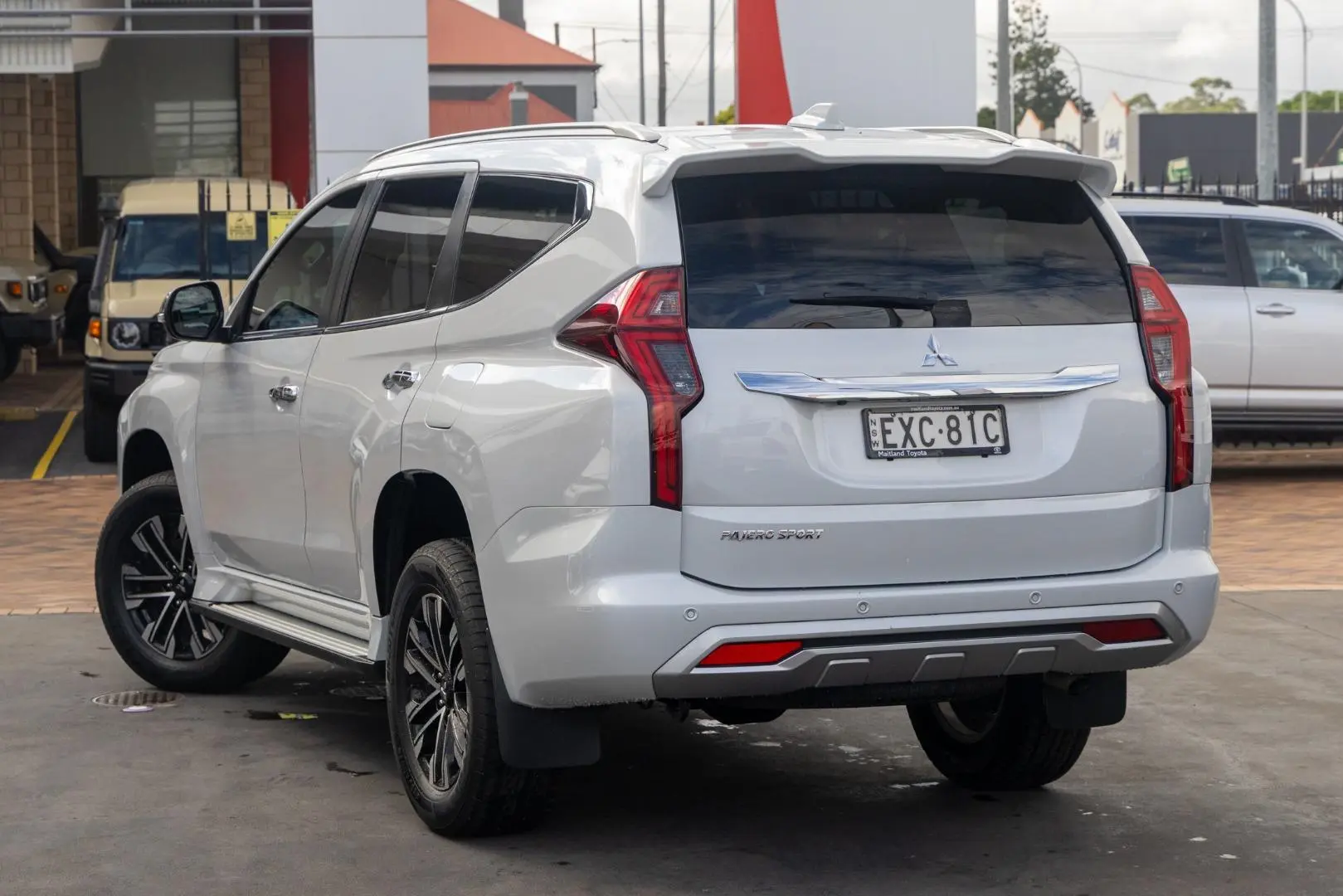 2022 Mitsubishi Pajero Sport Gallery Image 2