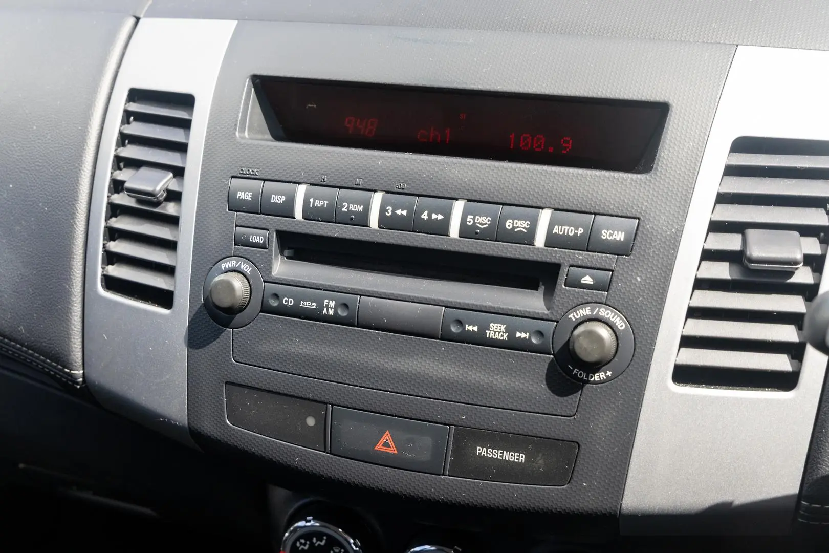 2012 Mitsubishi Outlander Gallery Image 14