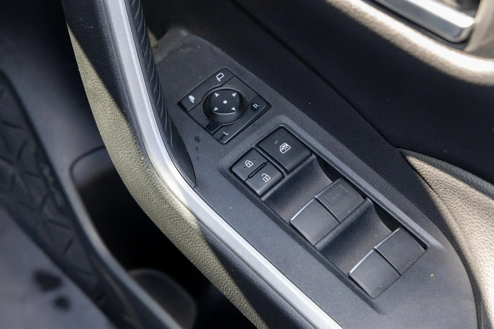 2024 Toyota RAV4 Gallery Image 18