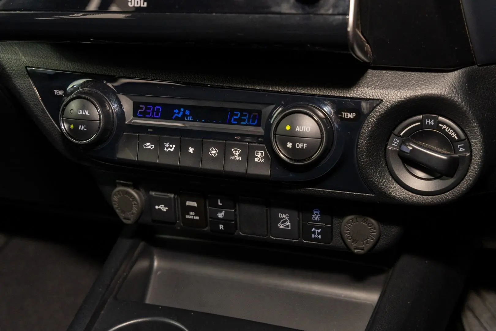 2024 Toyota Hilux Gallery Image 16