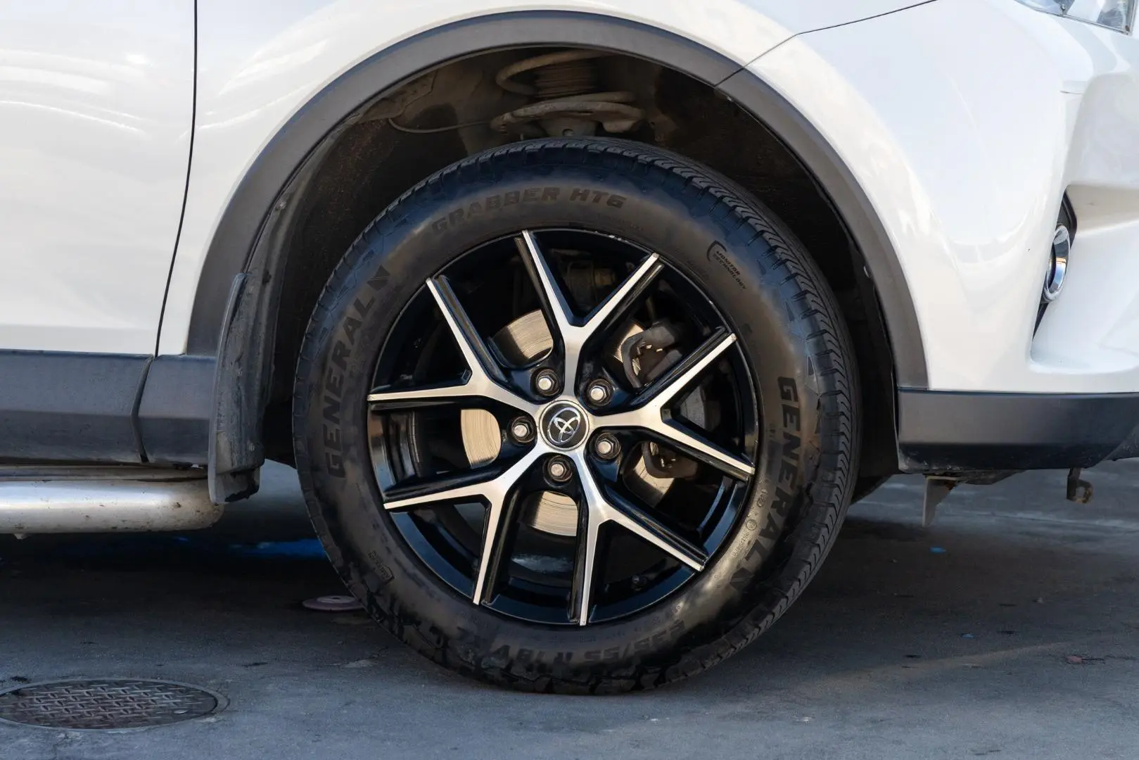 2016 Toyota RAV4 Gallery Image 22