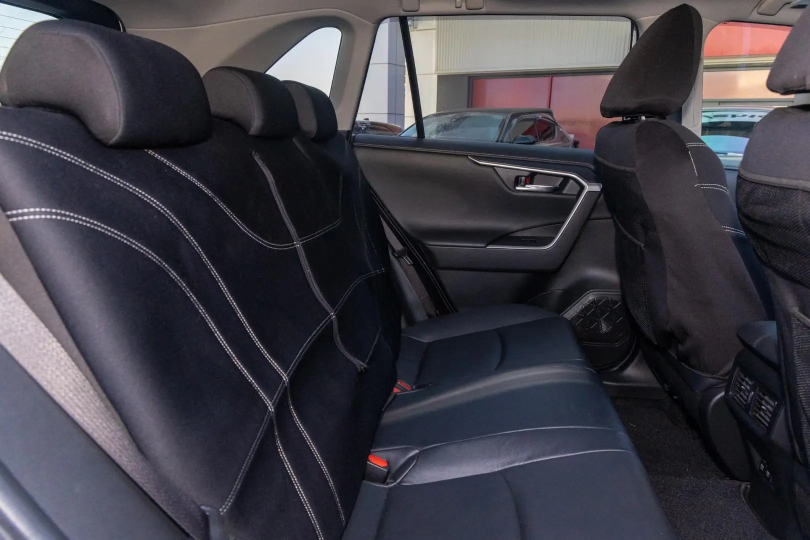 2020 Toyota RAV4 Gallery Image 9
