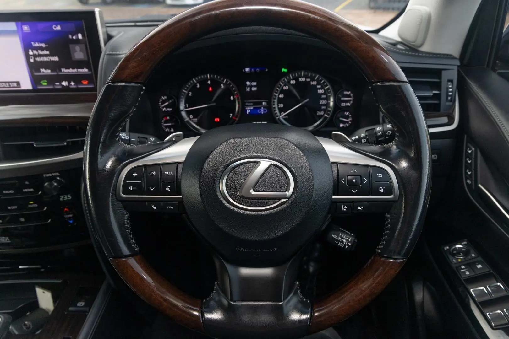 2017 Lexus LX Gallery Image 11