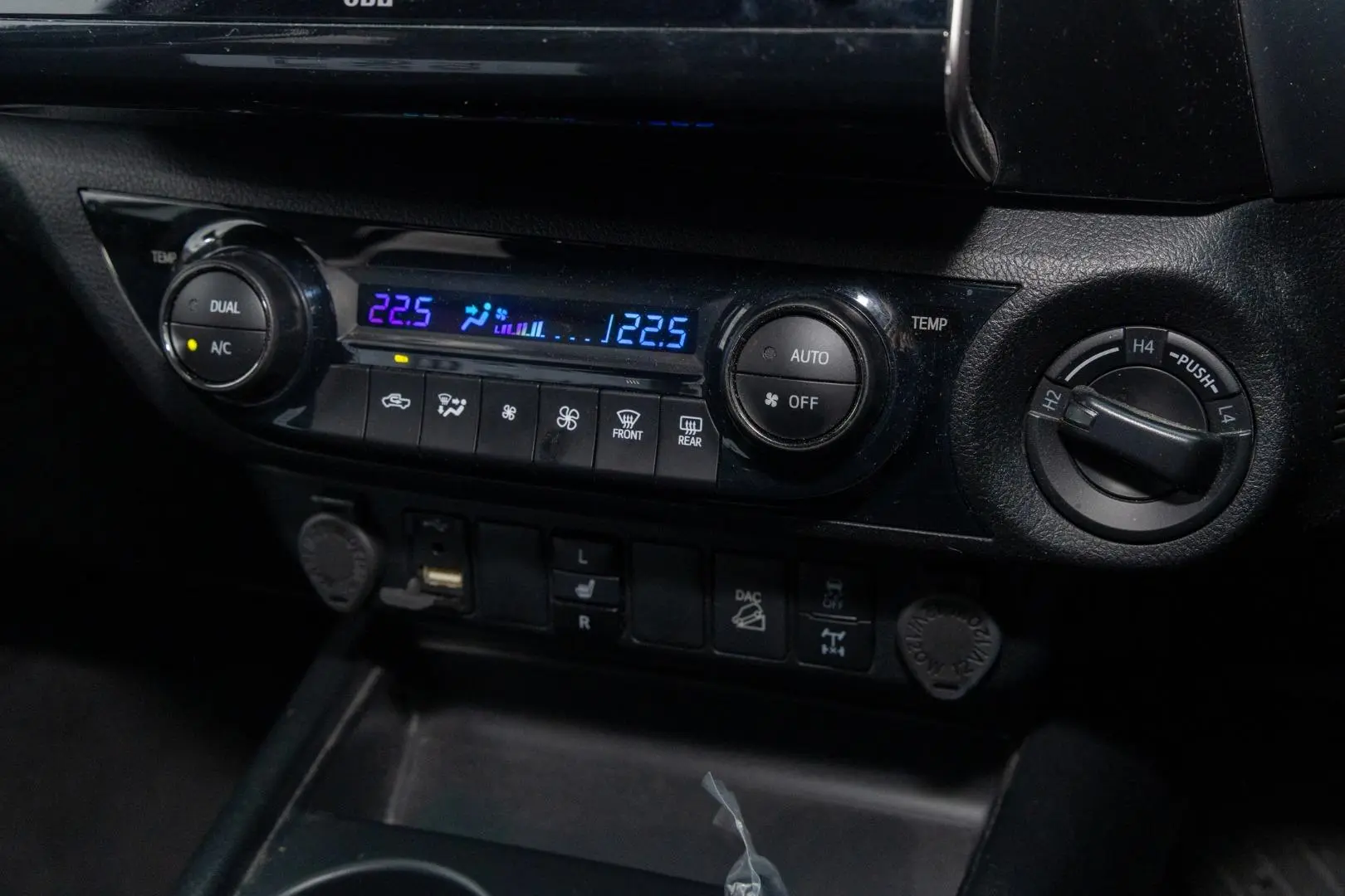 2022 Toyota Hilux Gallery Image 12