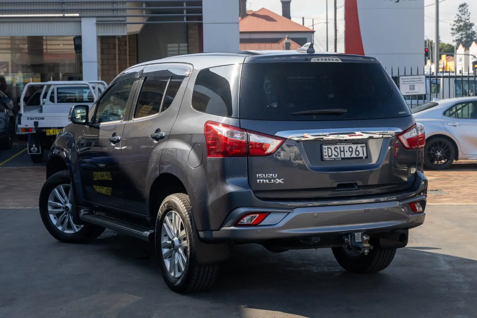 2017 Isuzu MU-X Gallery Image 2