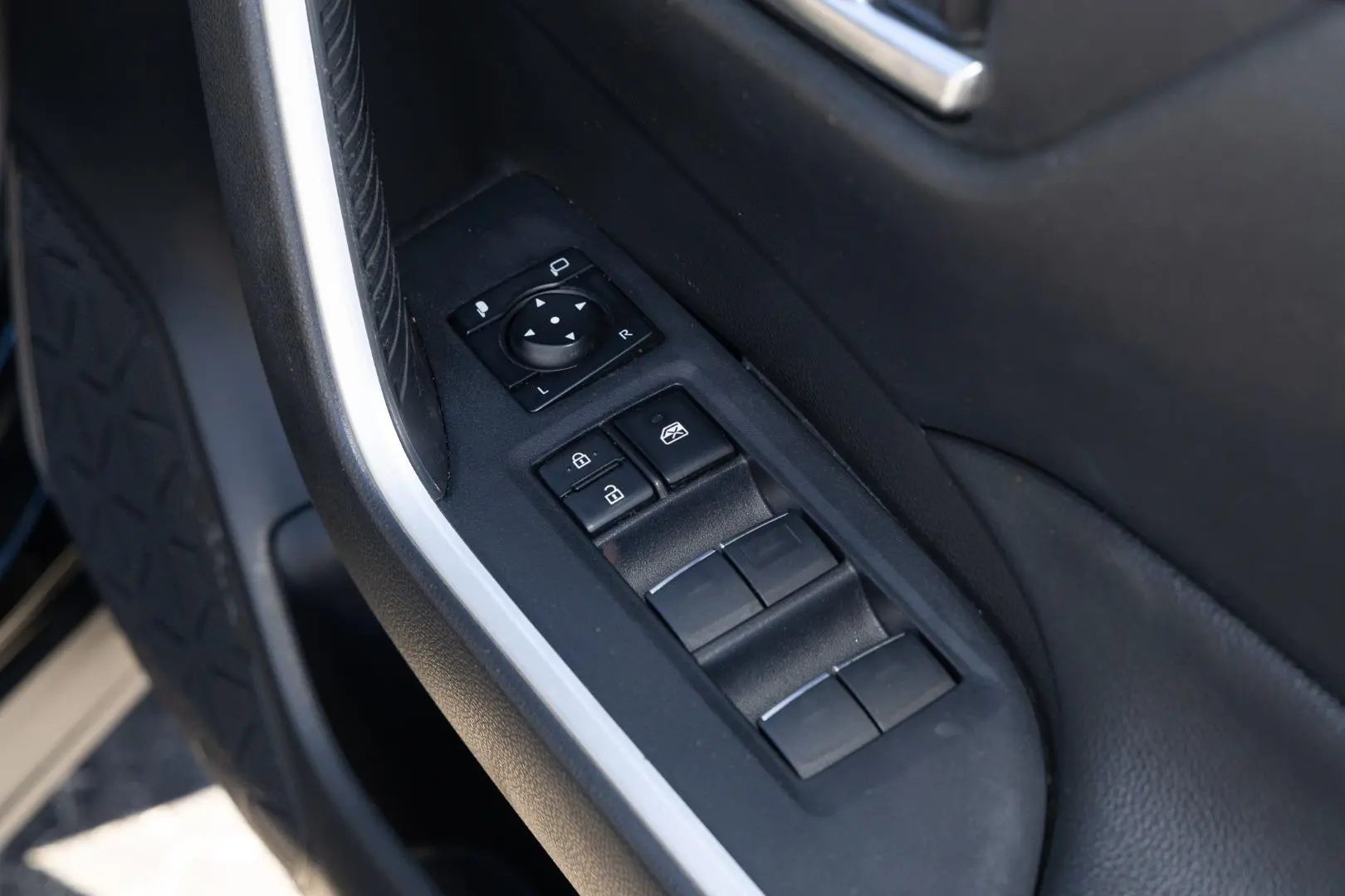 2022 Toyota RAV4 Gallery Image 18