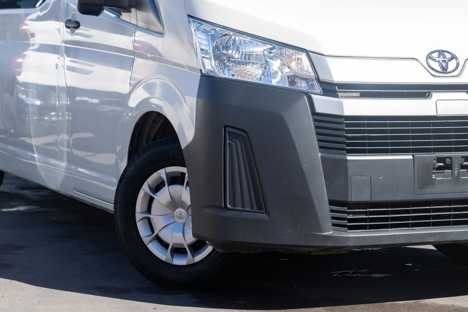 2019 Toyota Hiace Gallery Image 6