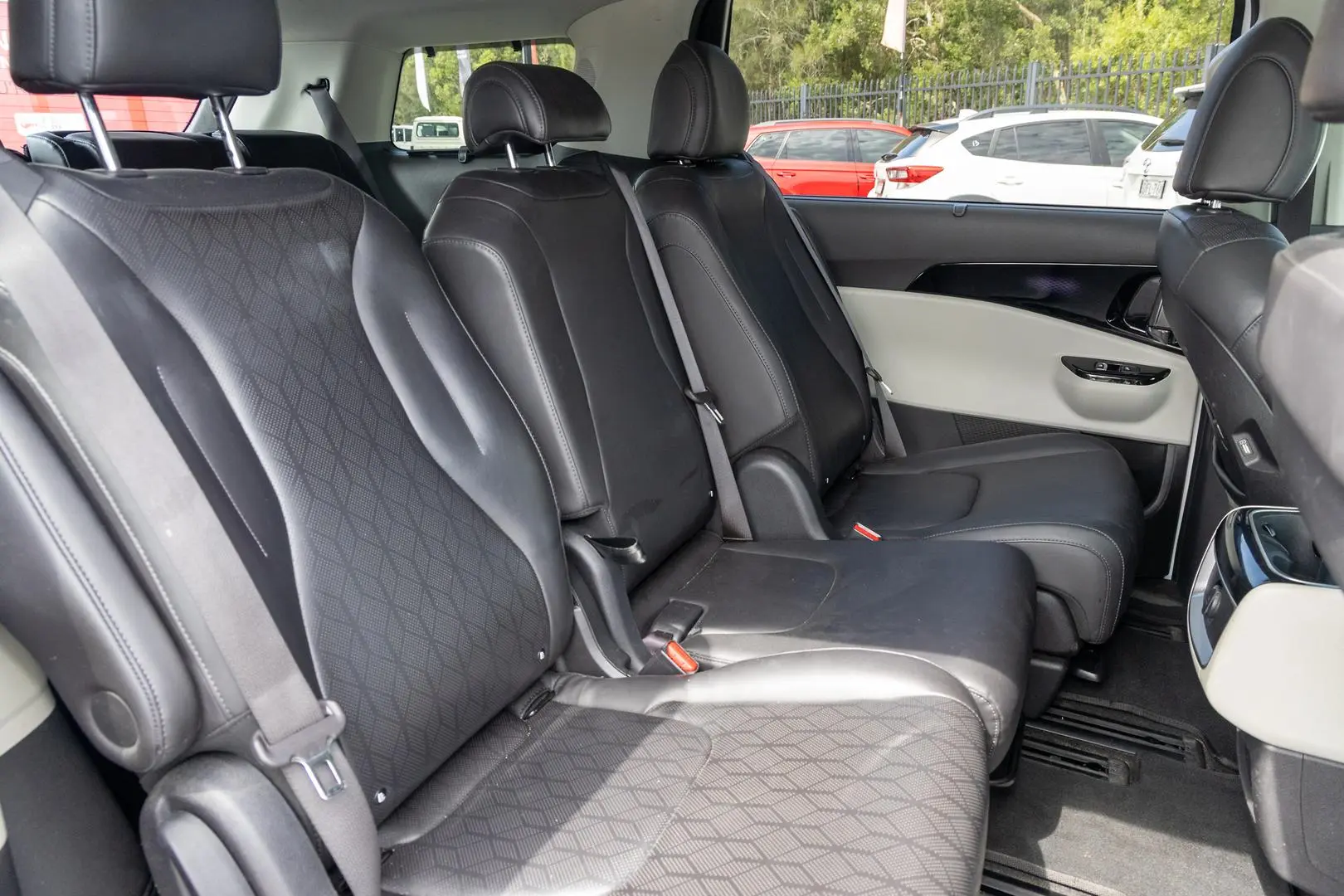 2021 Kia Carnival Gallery Image 9