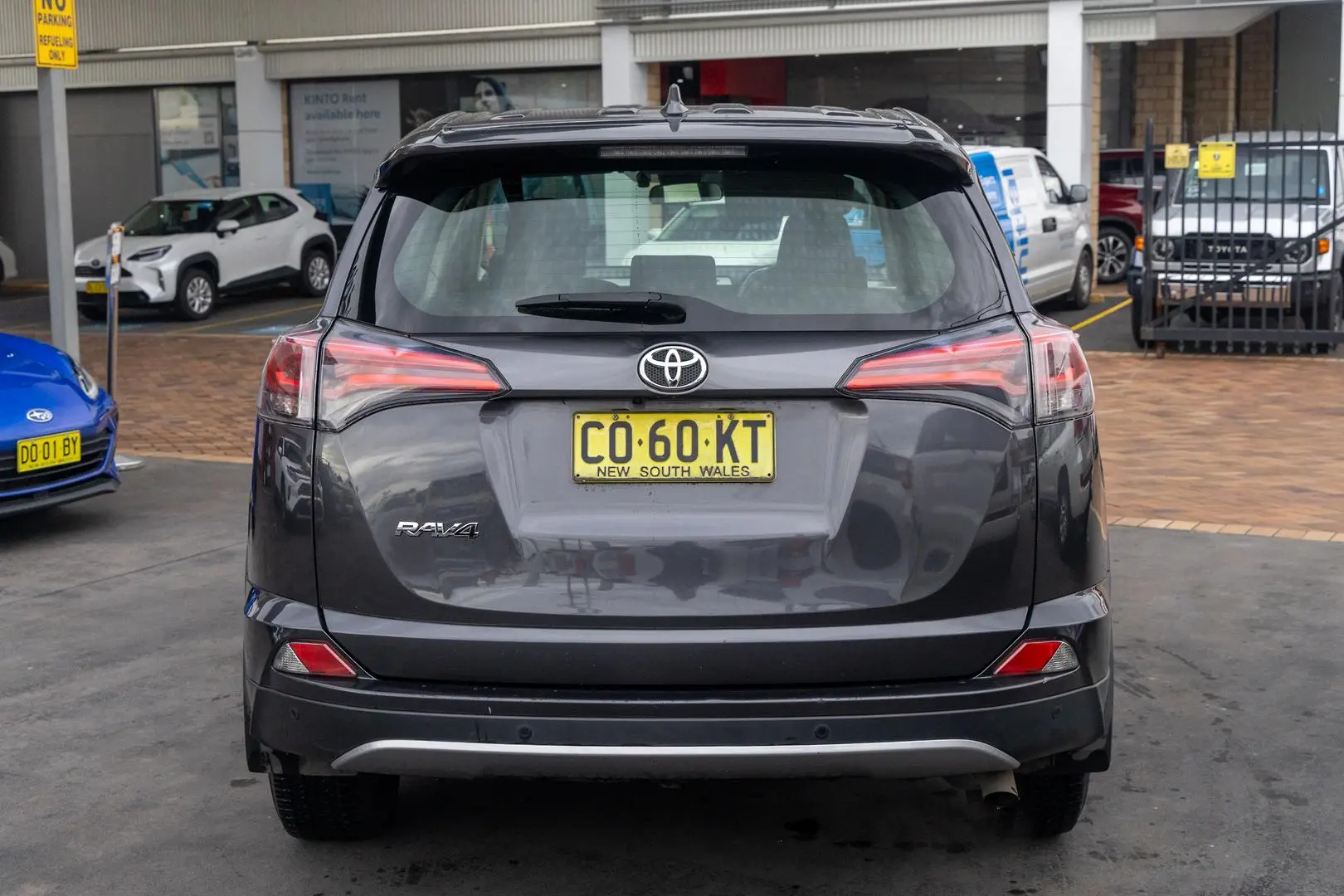 2018 Toyota RAV4 Gallery Image 5