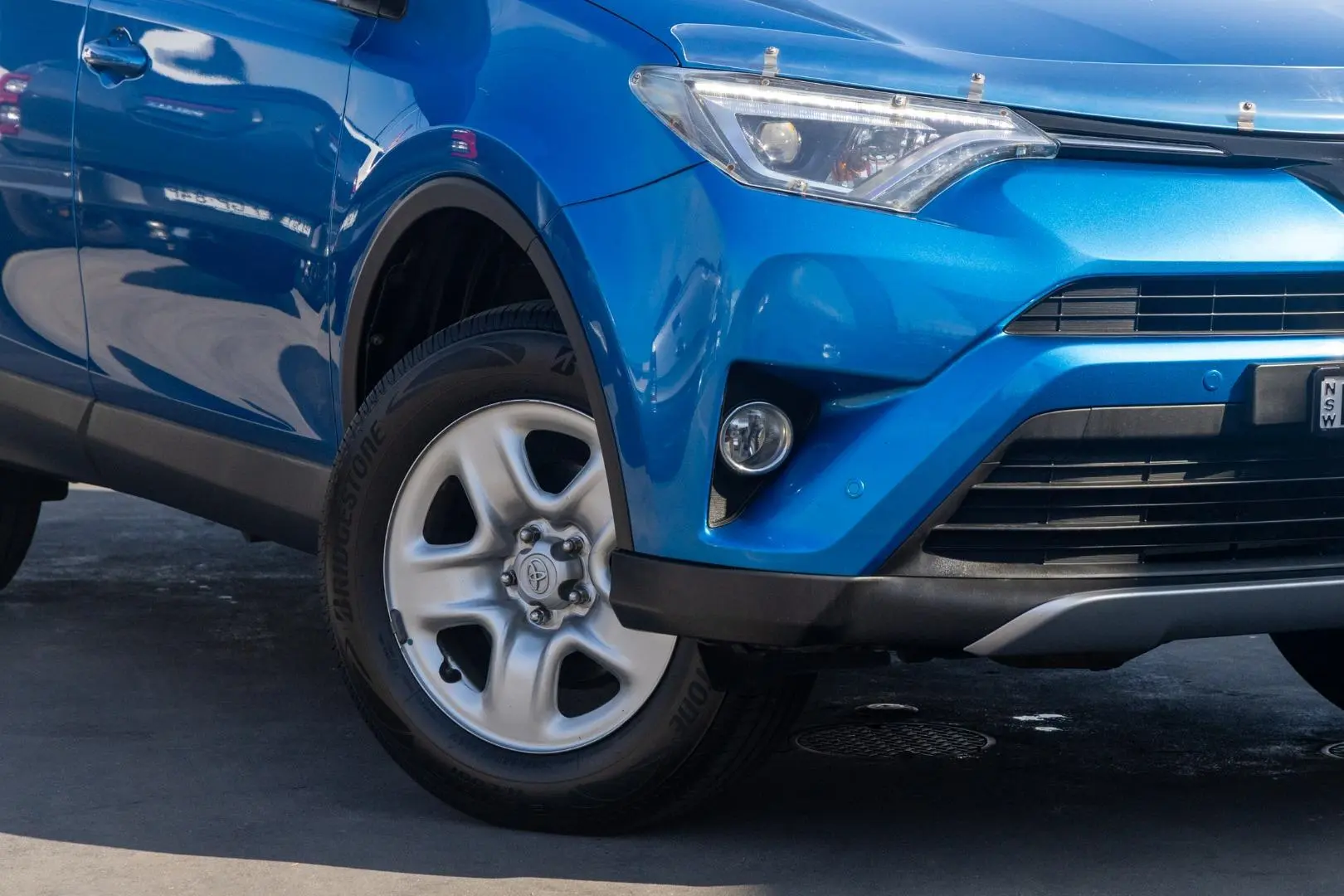 2017 Toyota RAV4 Gallery Image 6