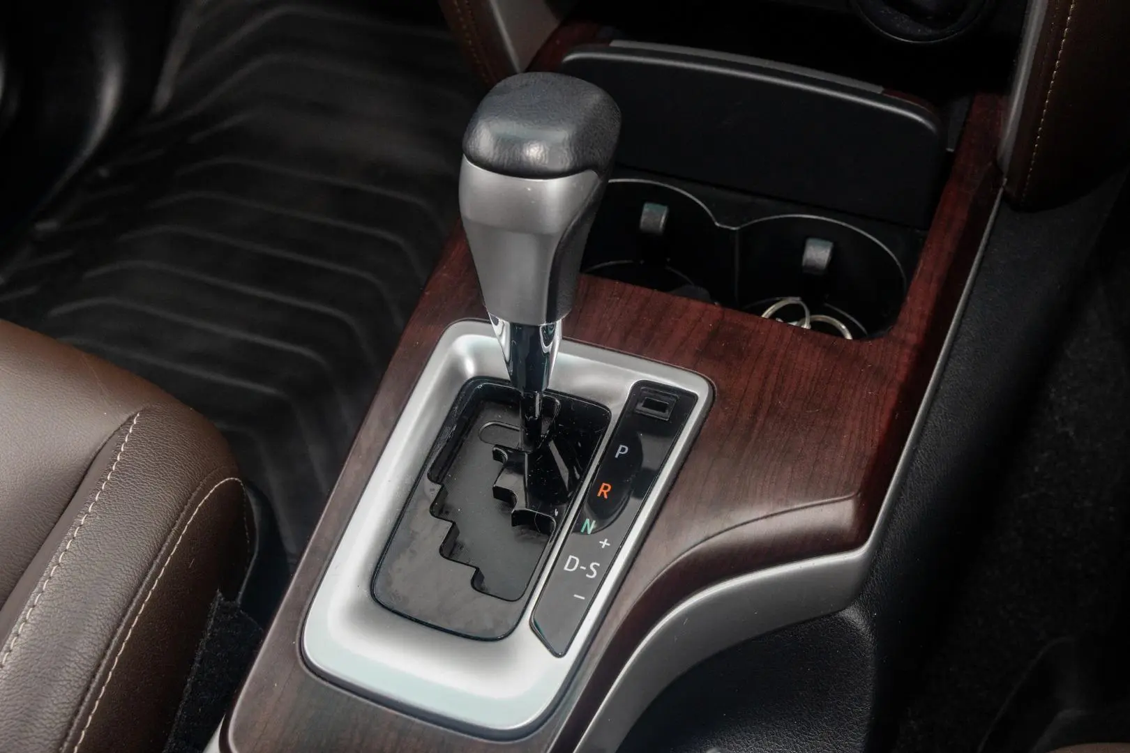 2018 Toyota Fortuner Gallery Image 17
