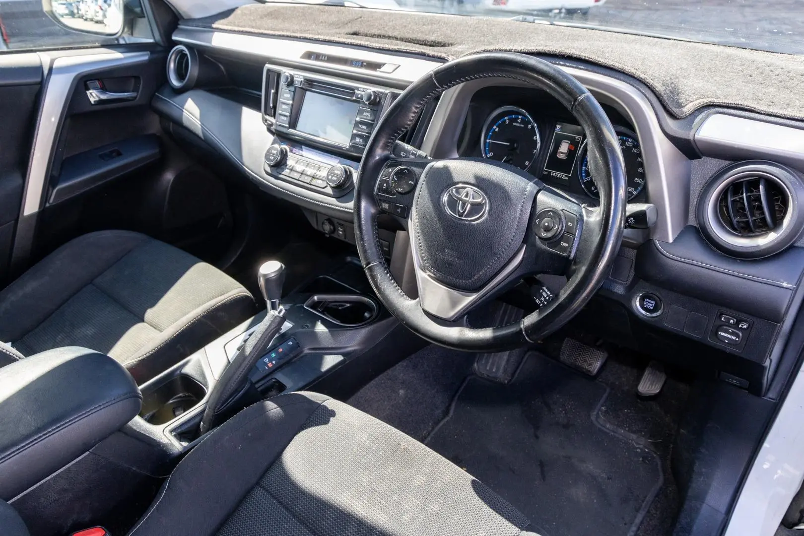 2017 Toyota RAV4 Gallery Image 7