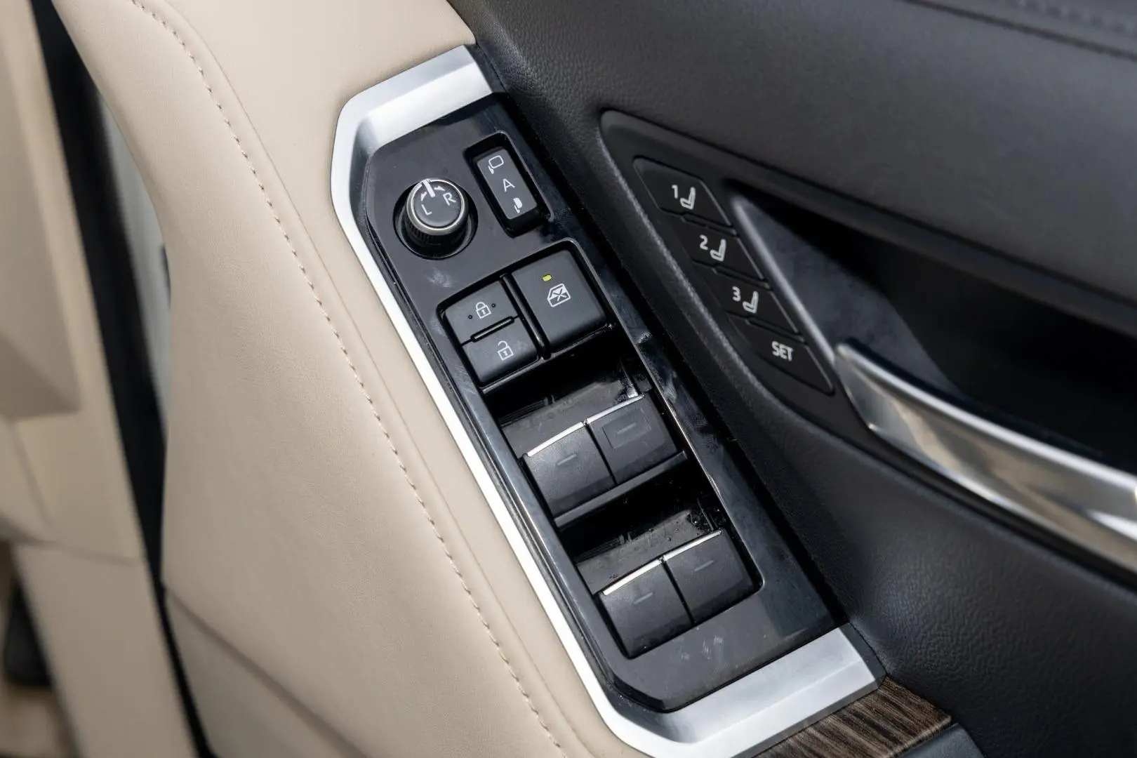 2021 Toyota Landcruiser Gallery Image 18