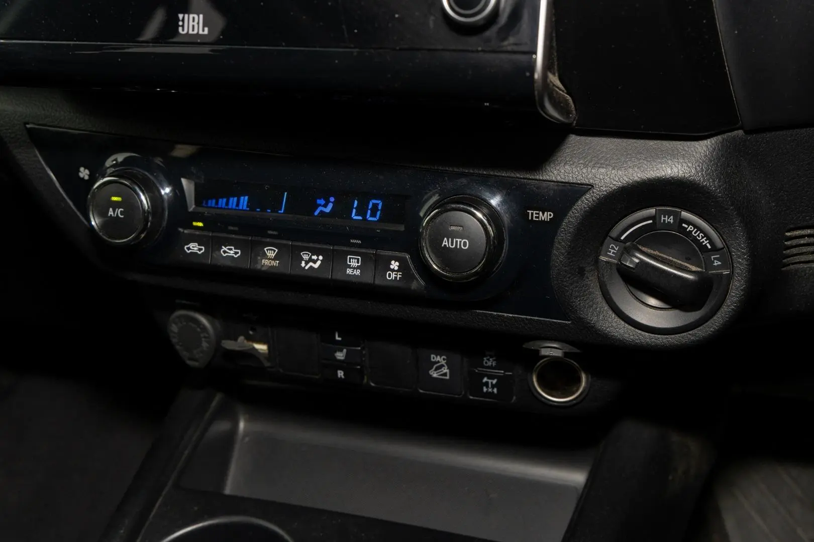 2021 Toyota Hilux Gallery Image 16