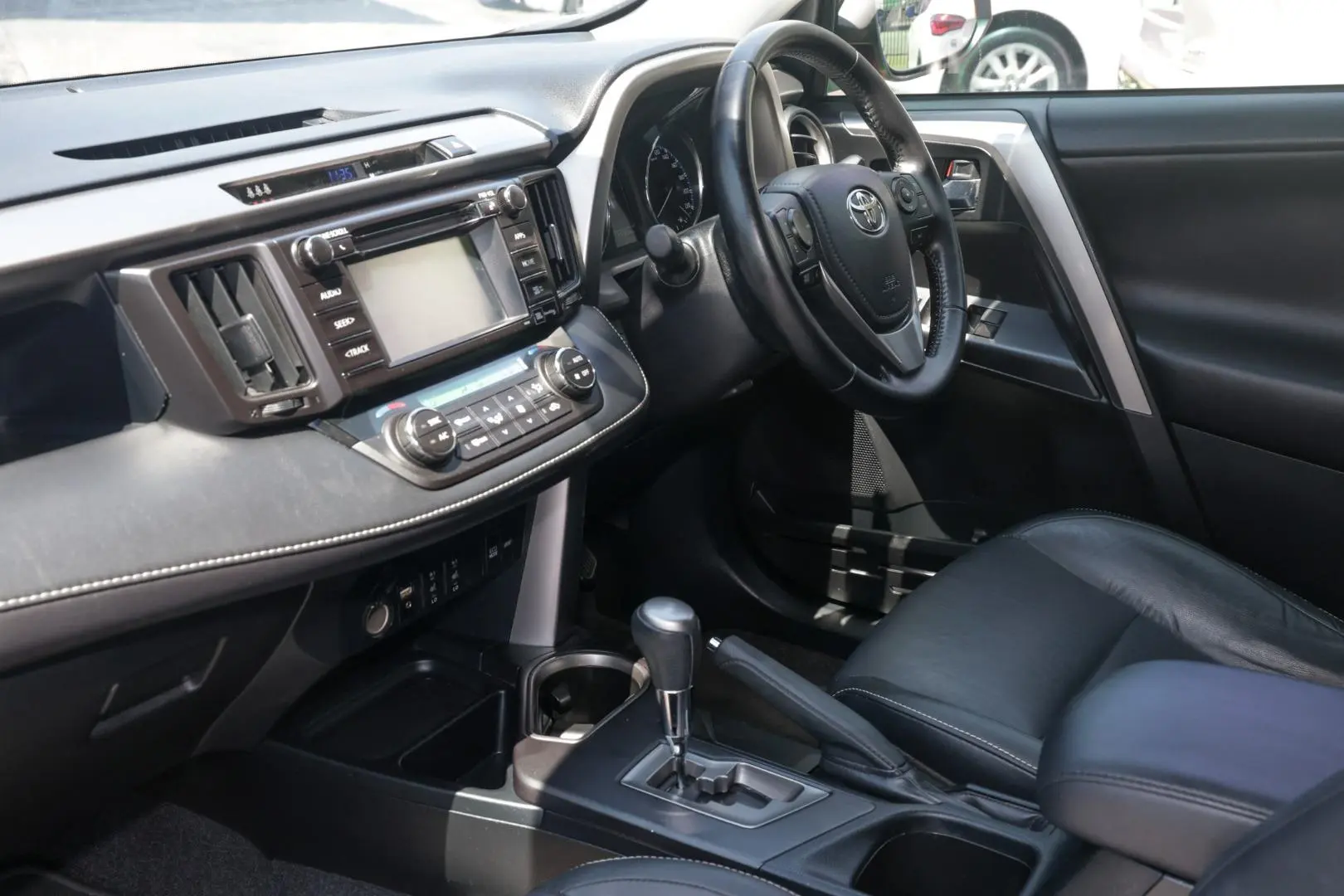 2016 Toyota Rav4 Gallery Image 8