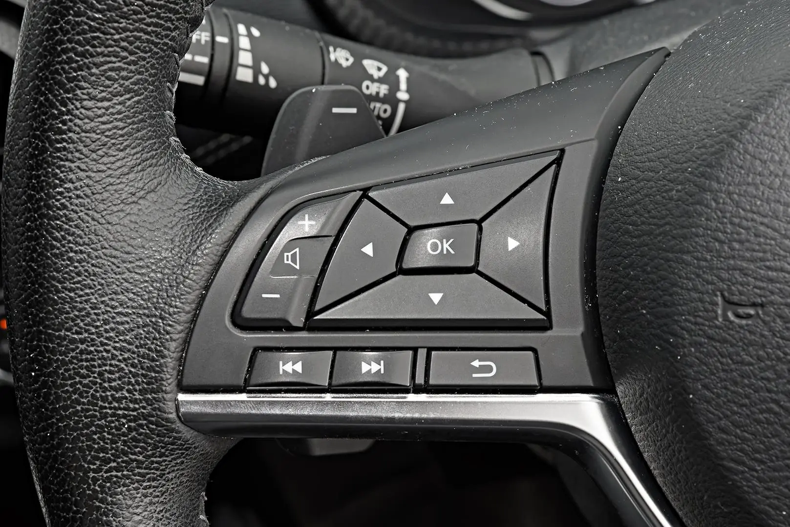 2020 Nissan JUKE Gallery Image 10