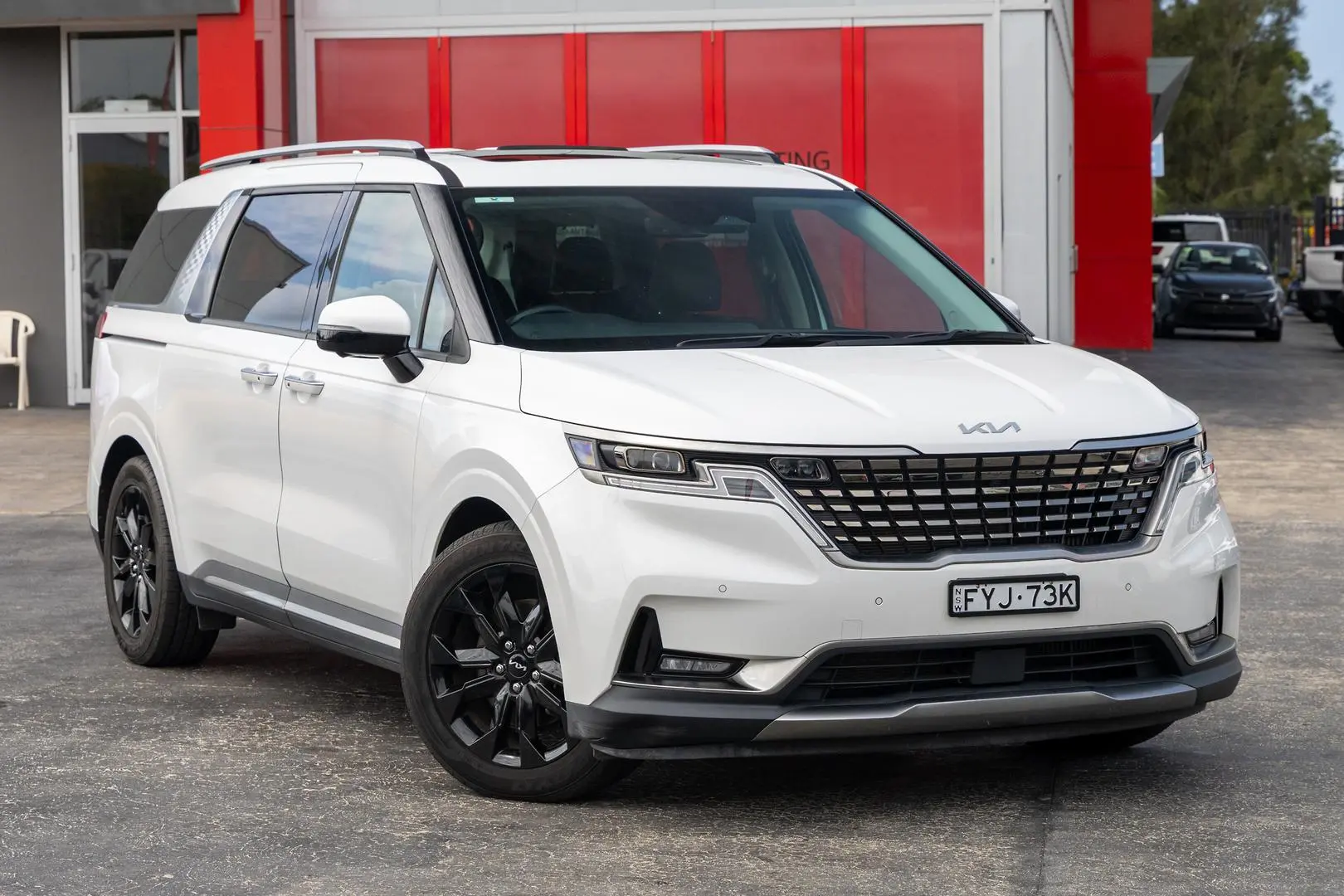 2021 Kia Carnival Gallery Image 1