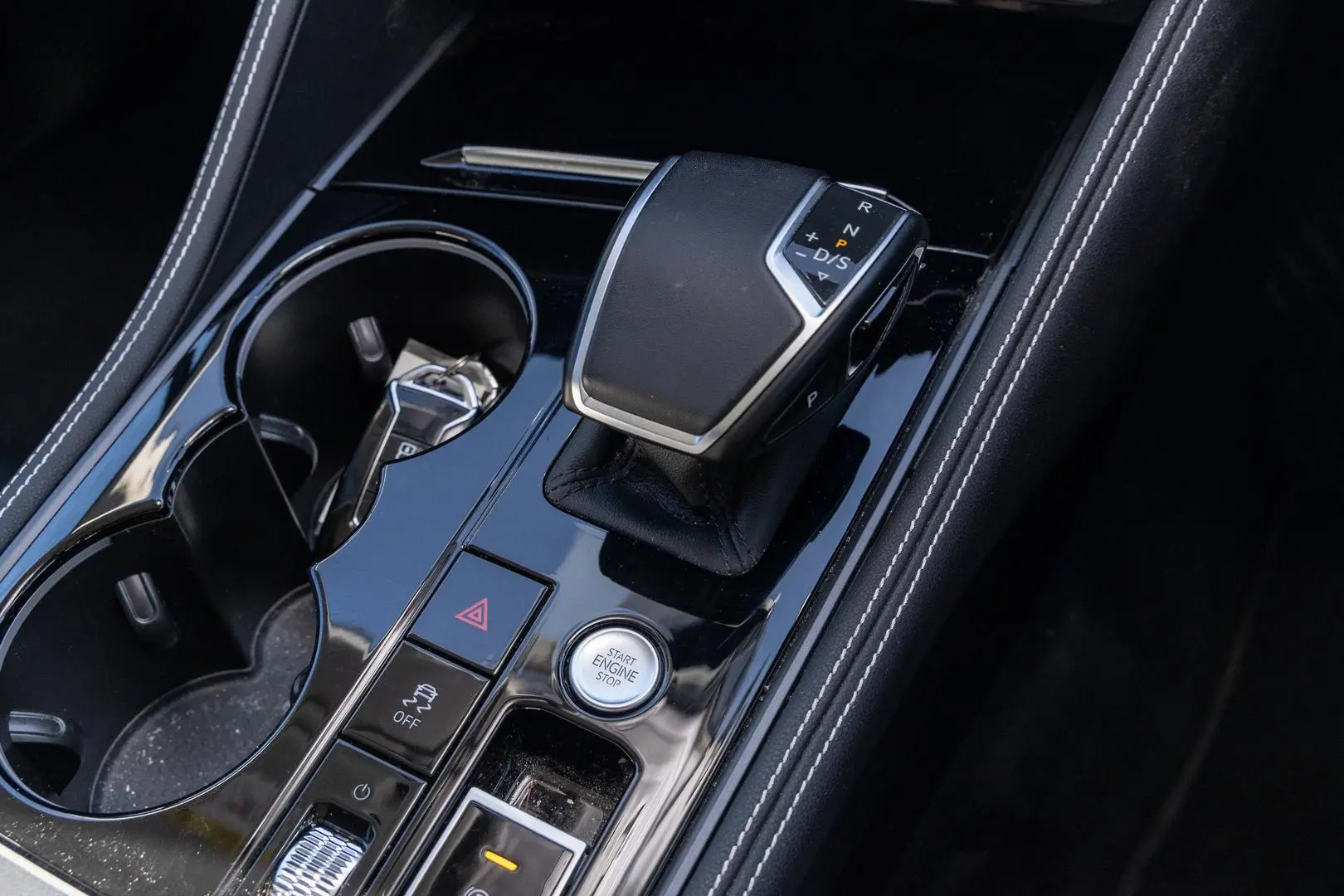 2024 Volkswagen Touareg Gallery Image 17