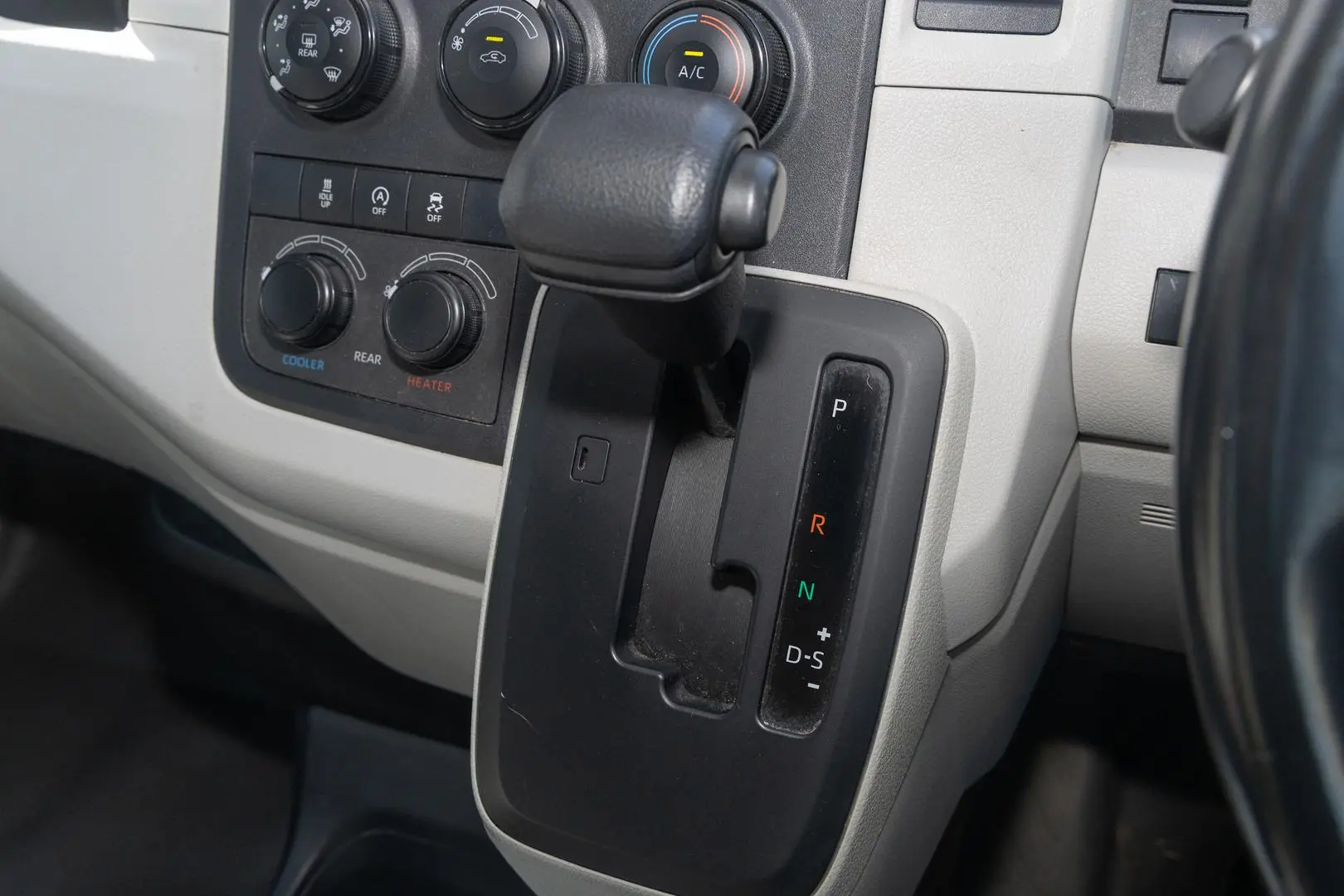 2019 Toyota Hiace Gallery Image 17