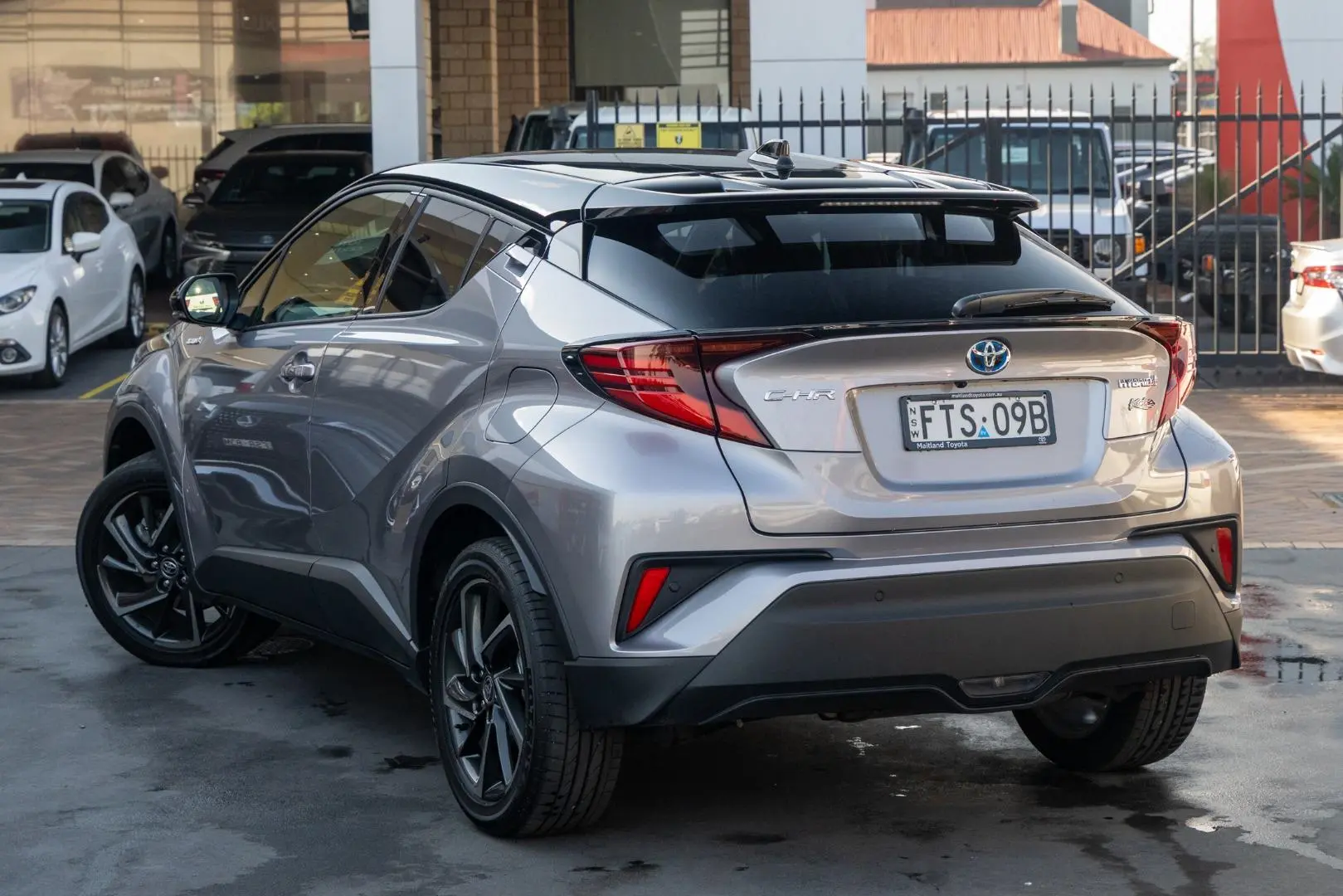 2022 Toyota C-HR Gallery Image 2