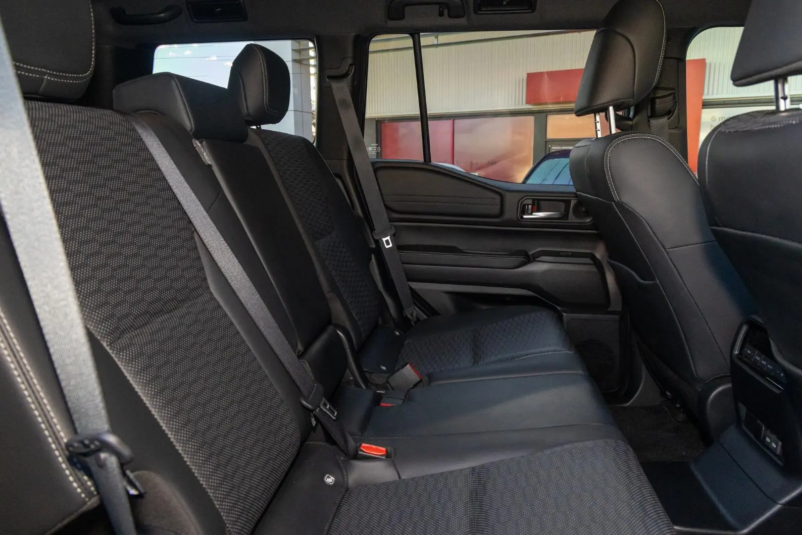 2024 Toyota Landcruiser Prado Gallery Image 9