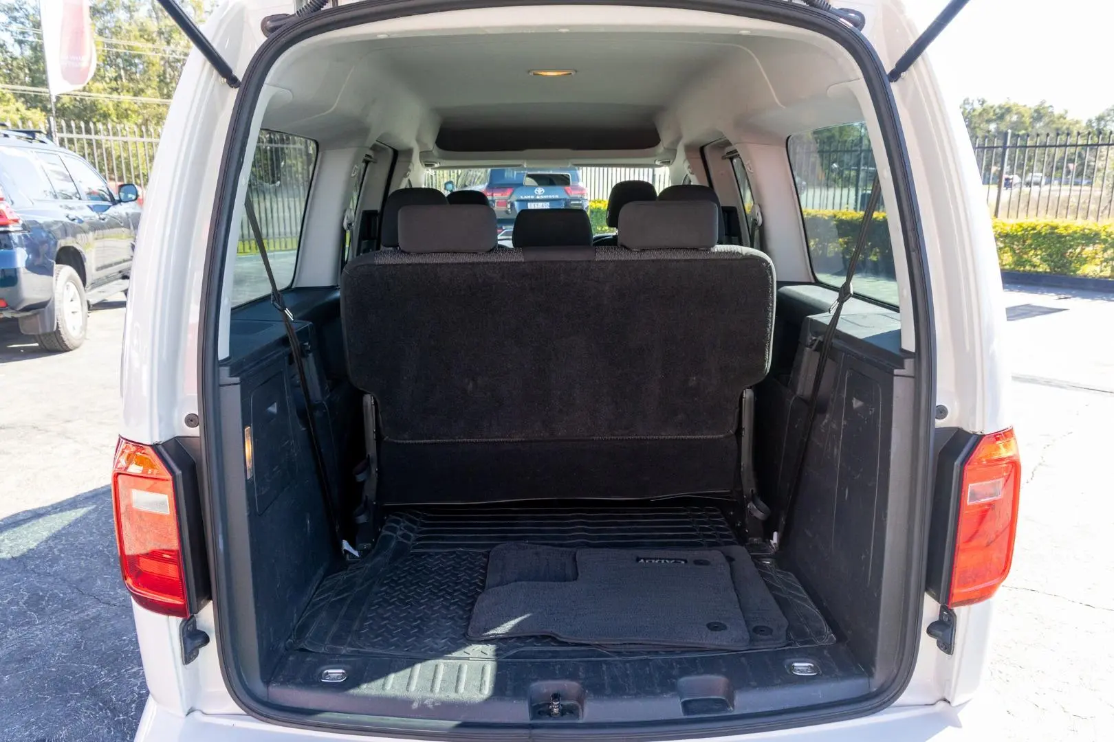 2017 Volkswagen Caddy Gallery Image 19