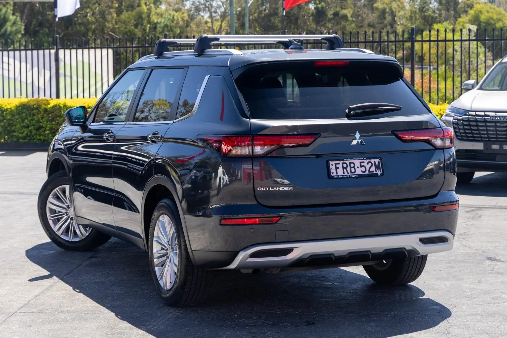 2025 Mitsubishi Outlander Gallery Image 2