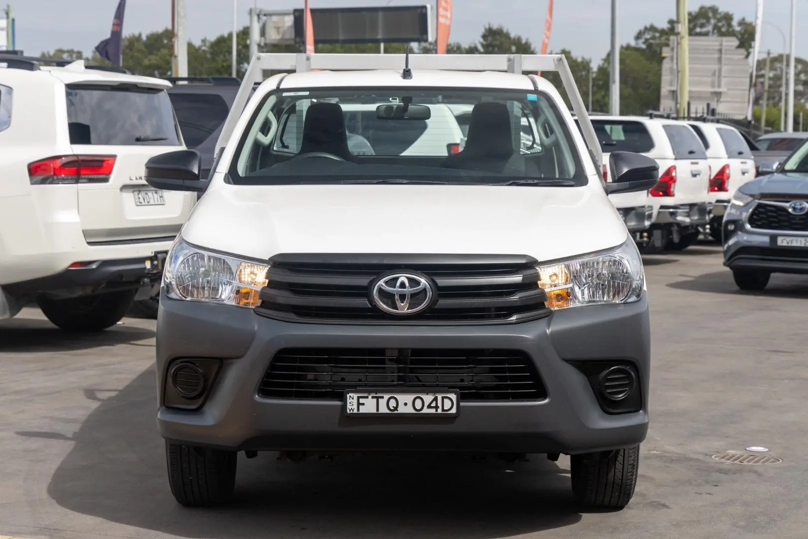 2019 Toyota Hilux Gallery Image 4