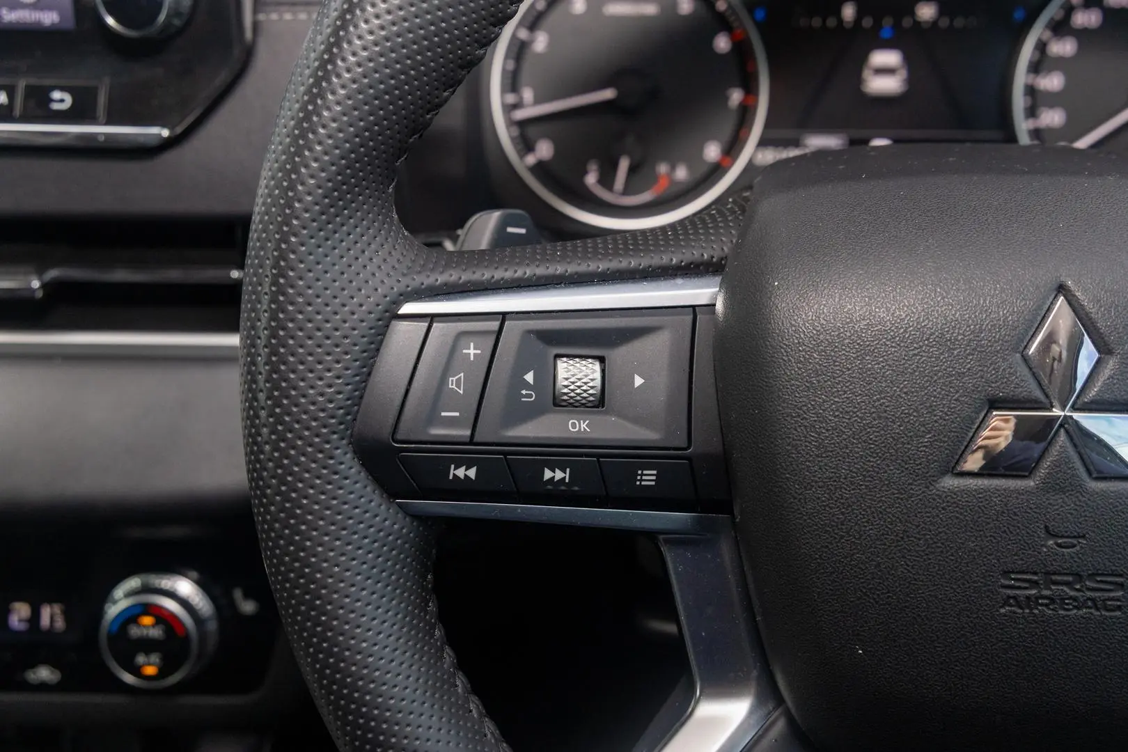 2024 Mitsubishi Outlander Gallery Image 11