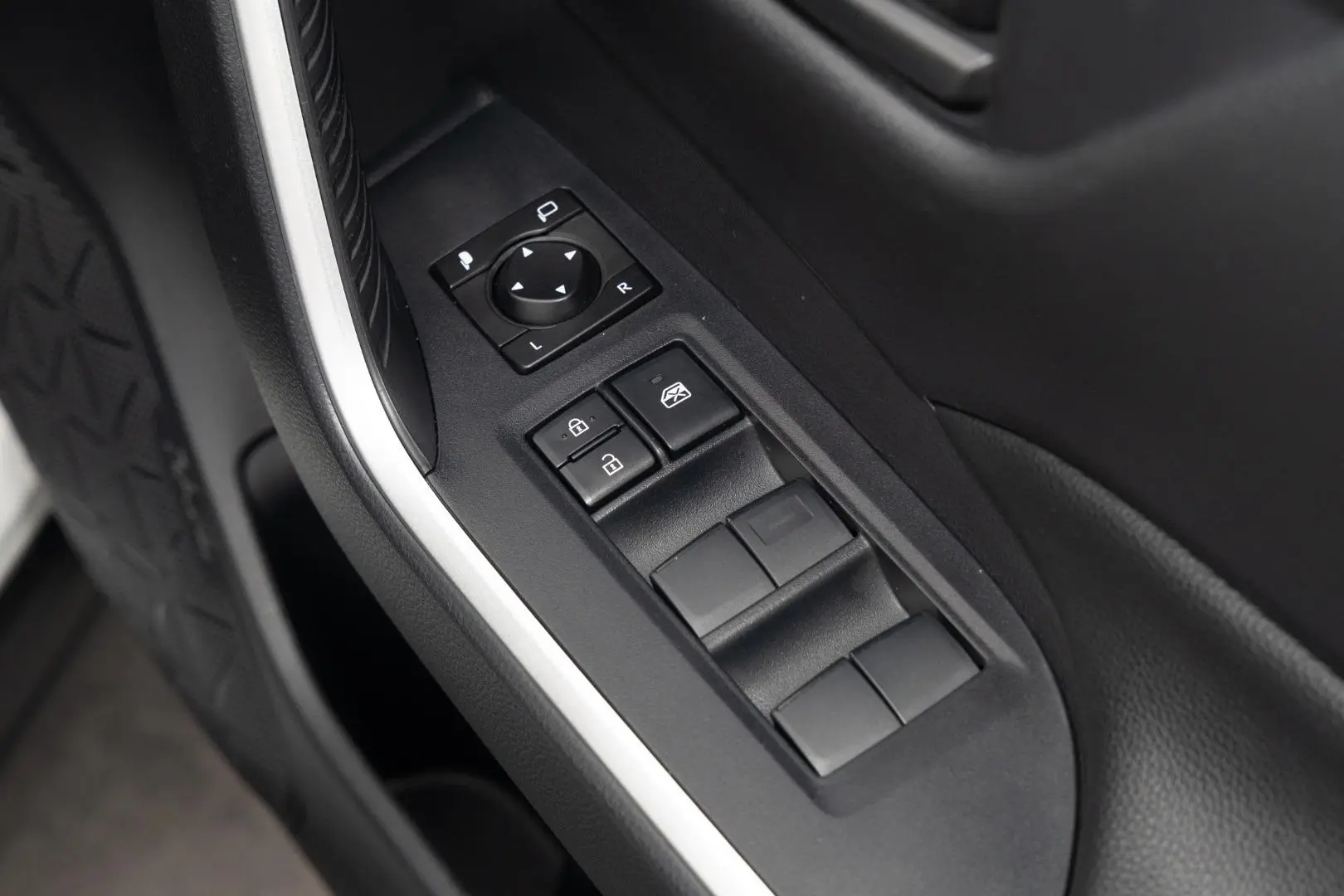 2025 Toyota RAV4 Gallery Image 18